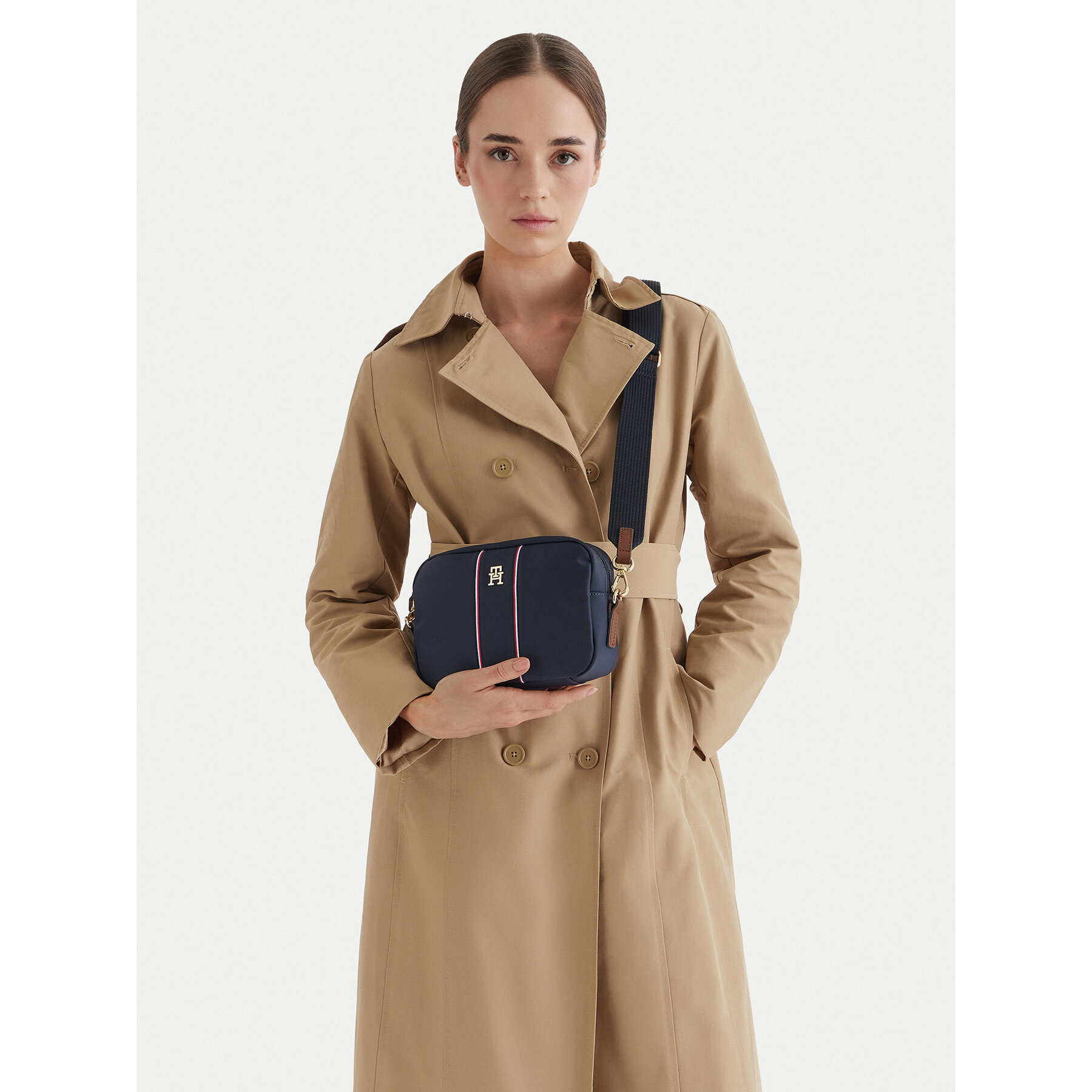 Torbica Tommy Hilfiger Popette Camera Bag Corp AW0AW17710 Tamnoplava