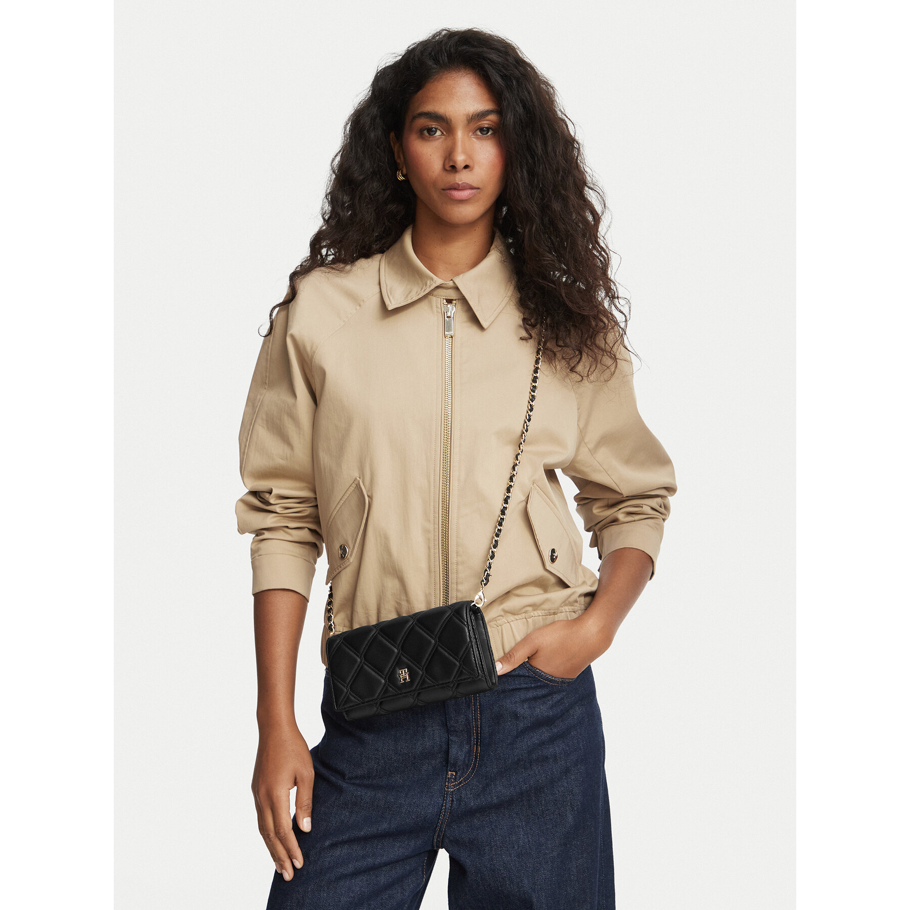 Τσάντα Tommy Hilfiger Th Feminine Wallet On Chain AW0AW18795 Μαύρο
