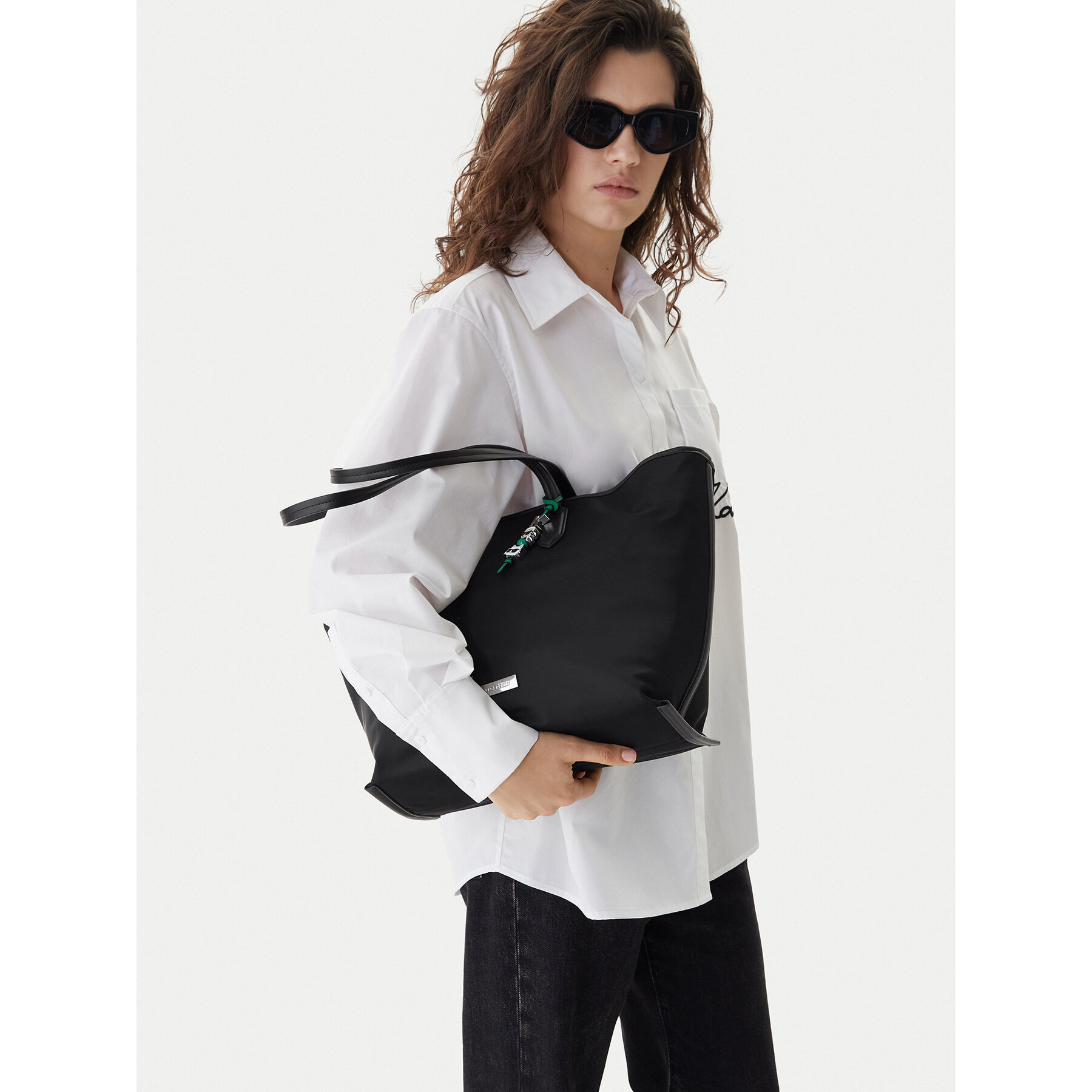Ročna torba KARL LAGERFELD B1W30012 Črna