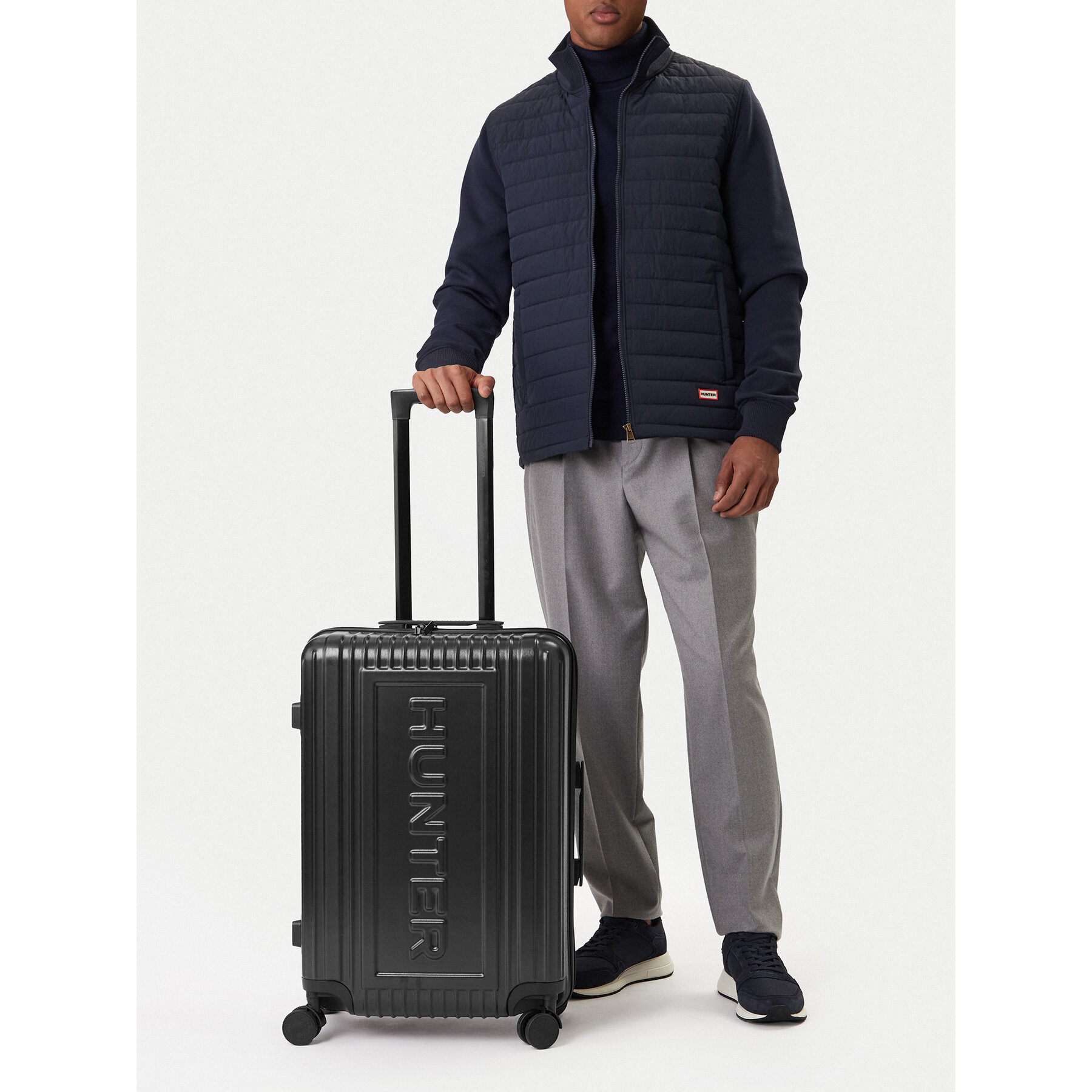 Stredný kufor Hunter CEO-HUNTER-M-001-08-BLACK Čierna