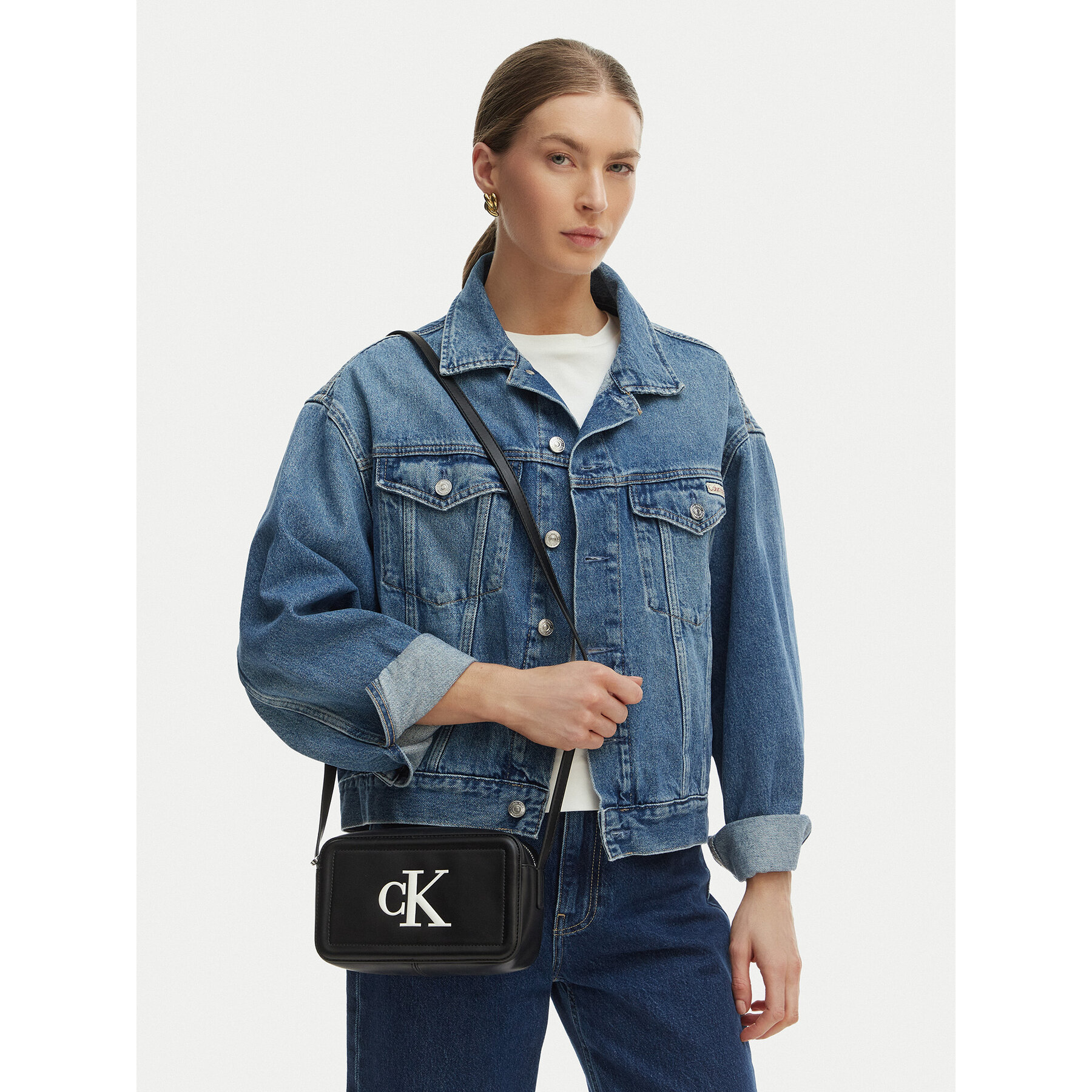 Ročna torba Calvin Klein Bold Ck Camera Bag LV04F3220G Črna
