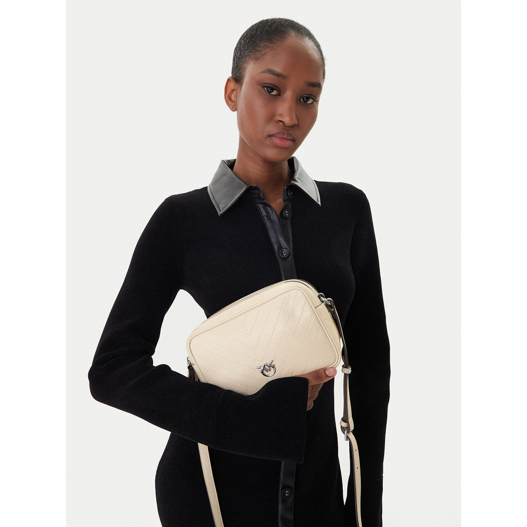 Geantă PINKO Carrie Camera Bag Classic Al 25-26 PLTT 104336 A2JC Écru