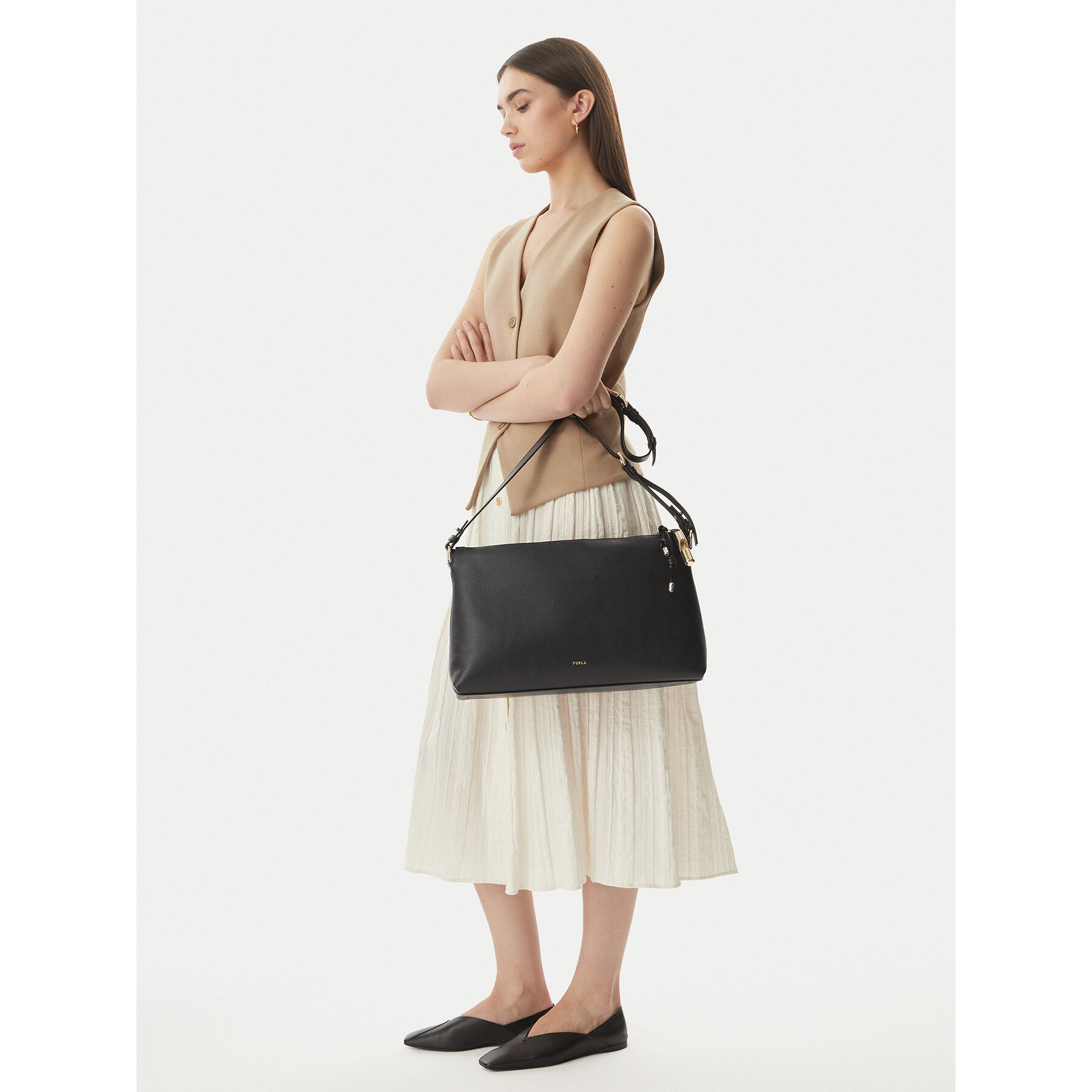 Torbica Furla Debby M WB02006 BX3353 CN O6000 Crna