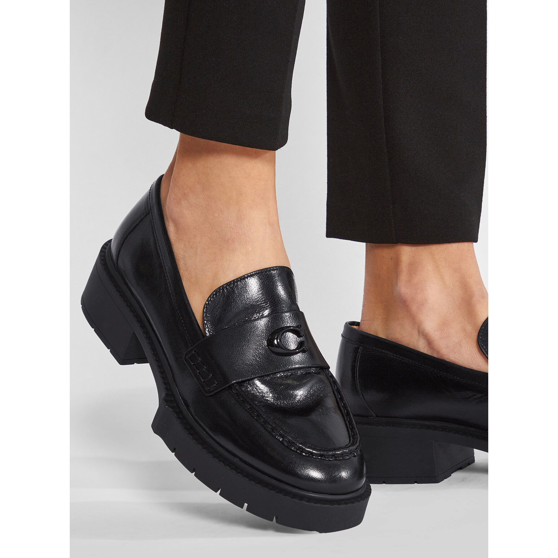 лоуфъри с дебела подметка Coach Leah Loafer CB990 Черен