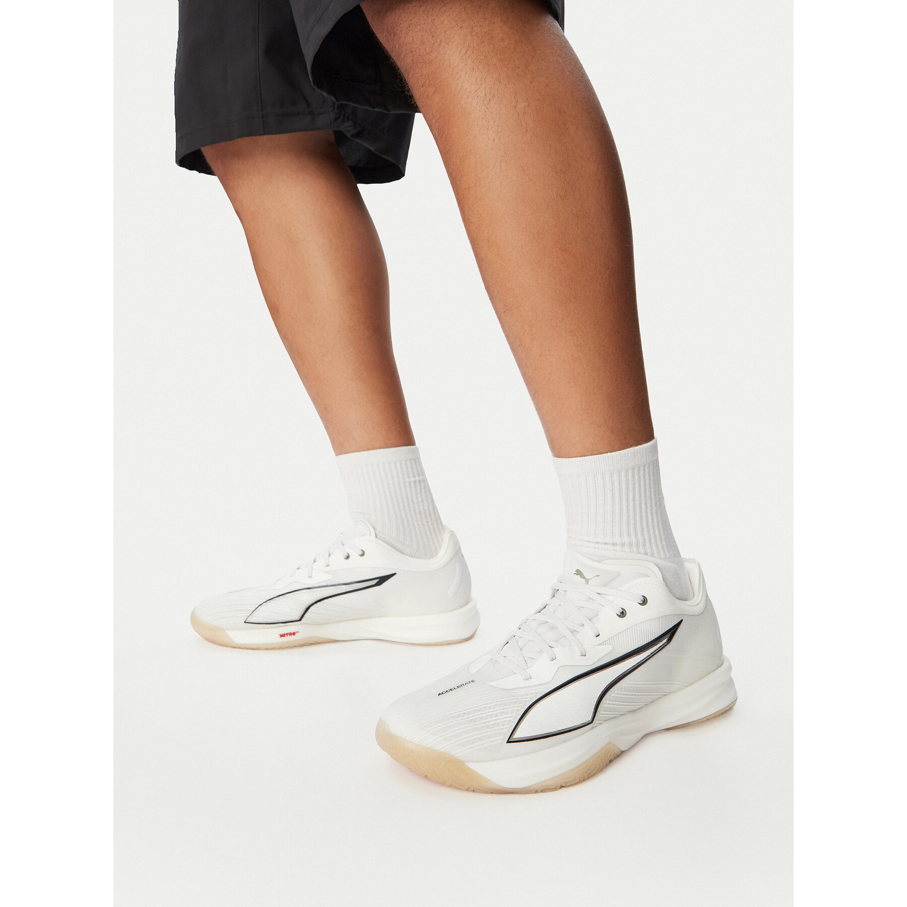 Tenisice za dvoranski nogomet Puma Accelerate Nitro SQD 5 109016 02 Bijela