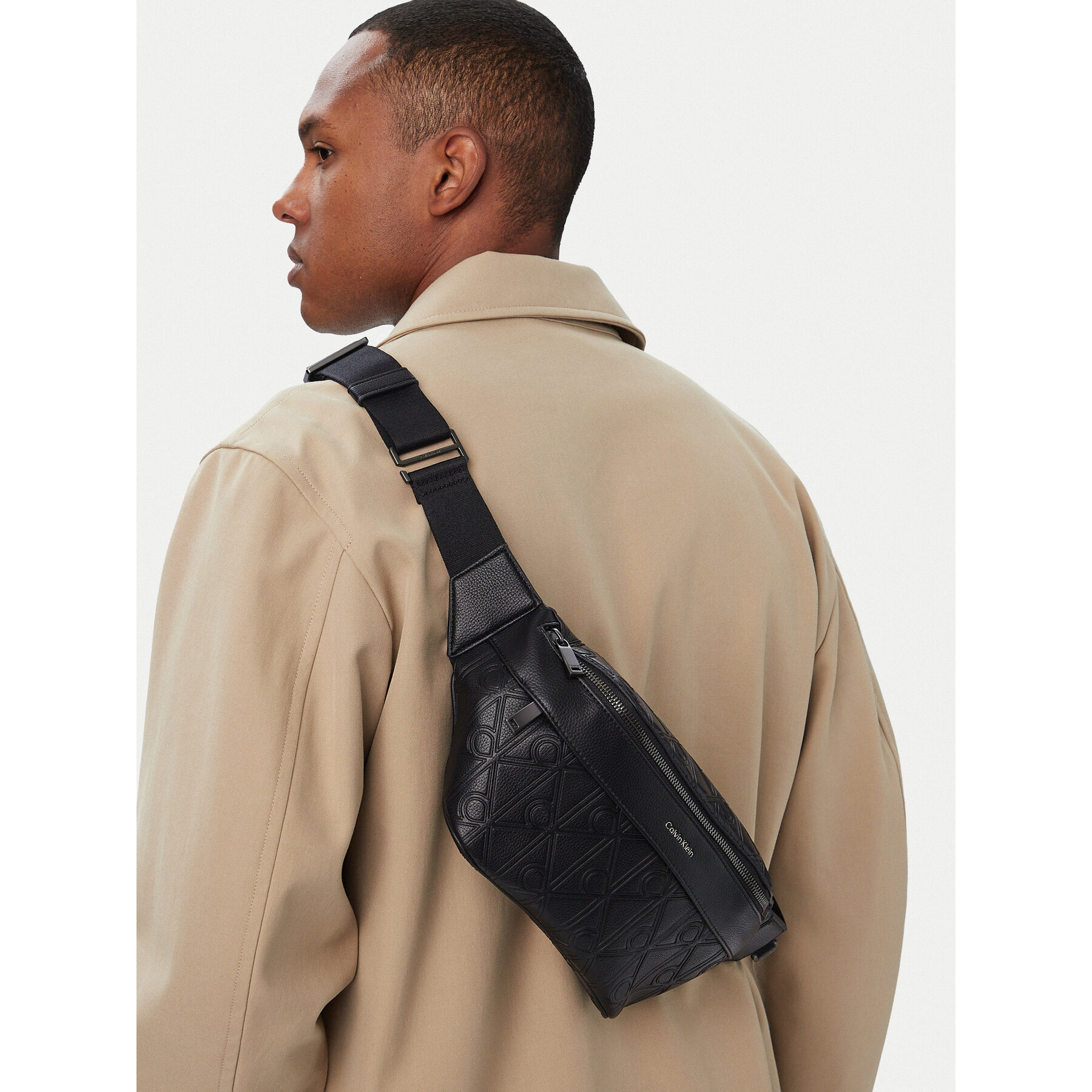 Чанта за кръст﻿ Calvin Klein Emblem Aop Deboss Waistbag LV04D3564G Черен
