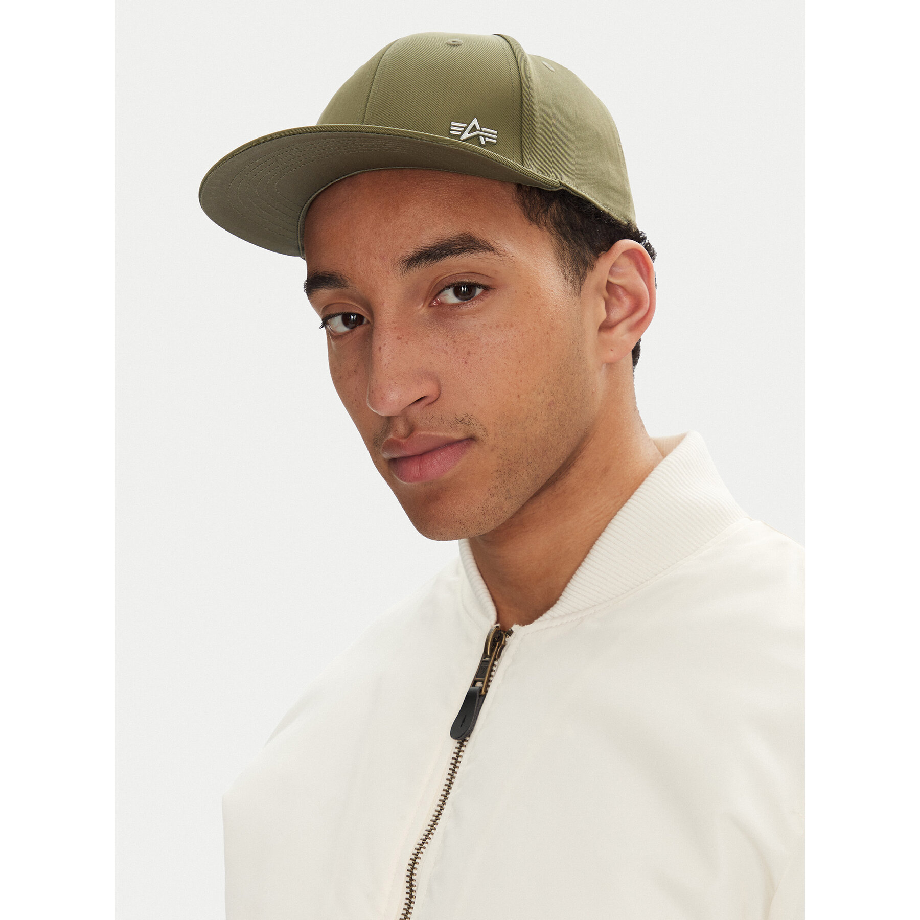 Шапка с козирка Alpha Industries Metal Label 156905 Зелен