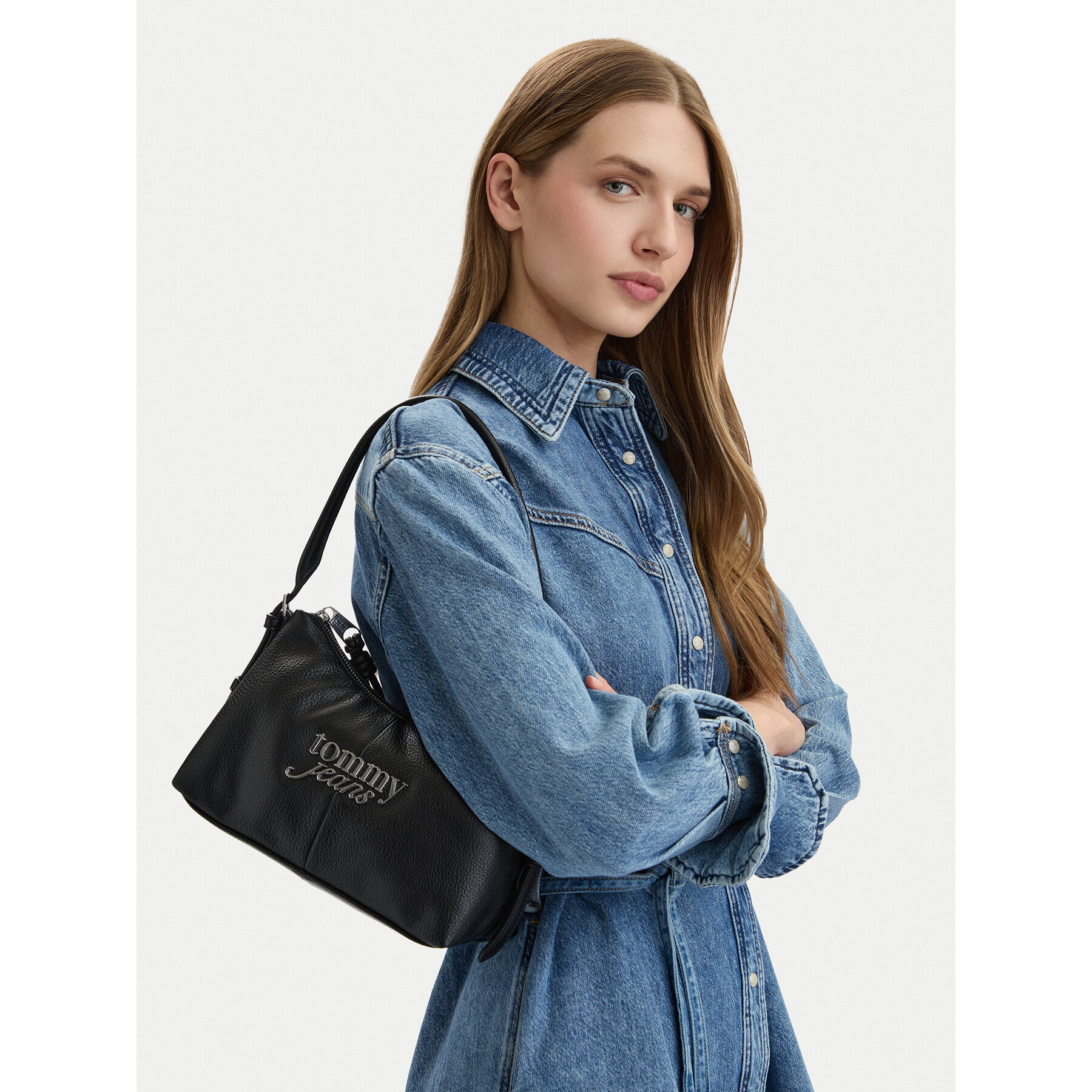 Τσάντα Tommy Jeans Tjw Bold Shoulder Bag AW0AW18468 Μαύρο