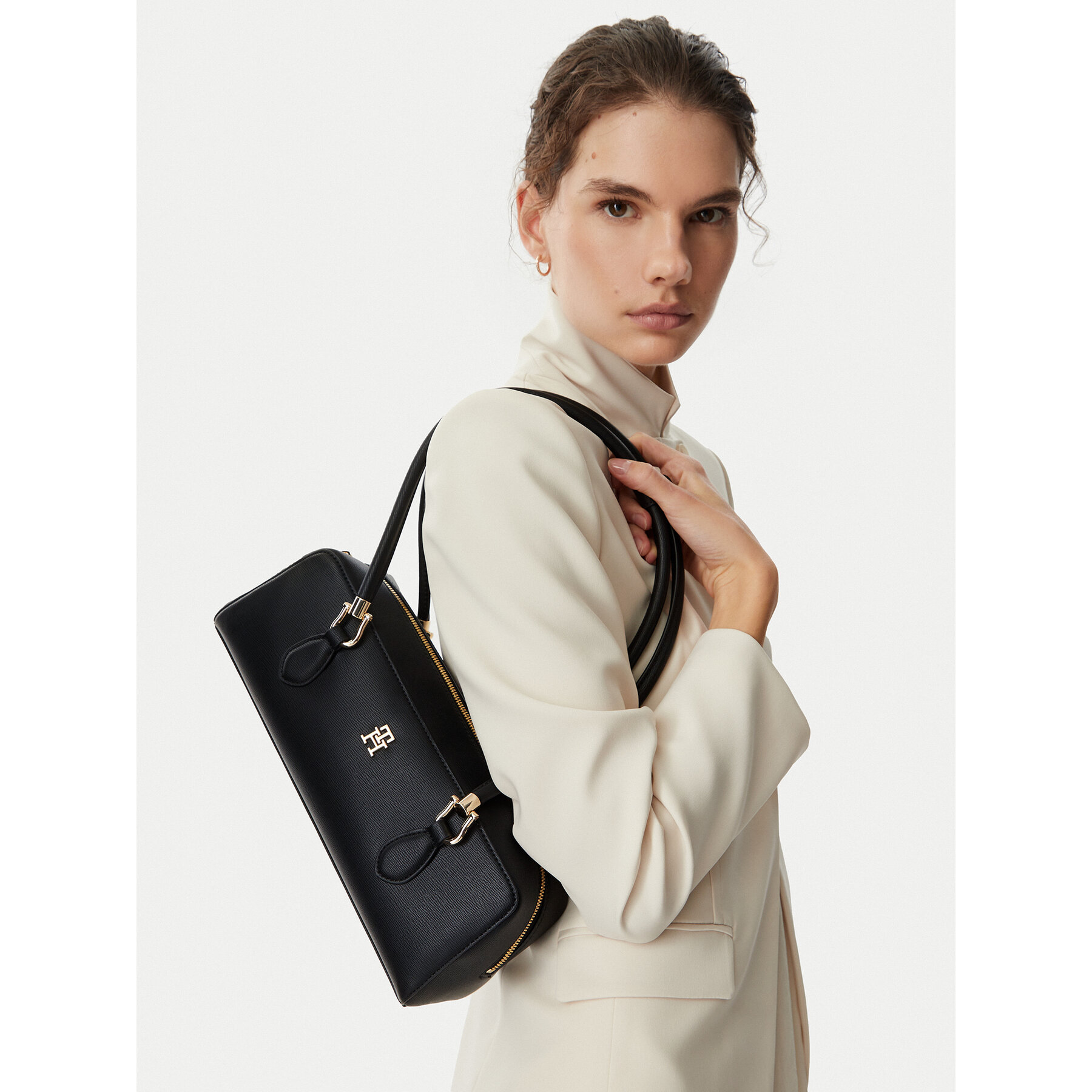 Ročna torba Tommy Hilfiger Th Grace Shoulder Bag AW0AW18748 Črna