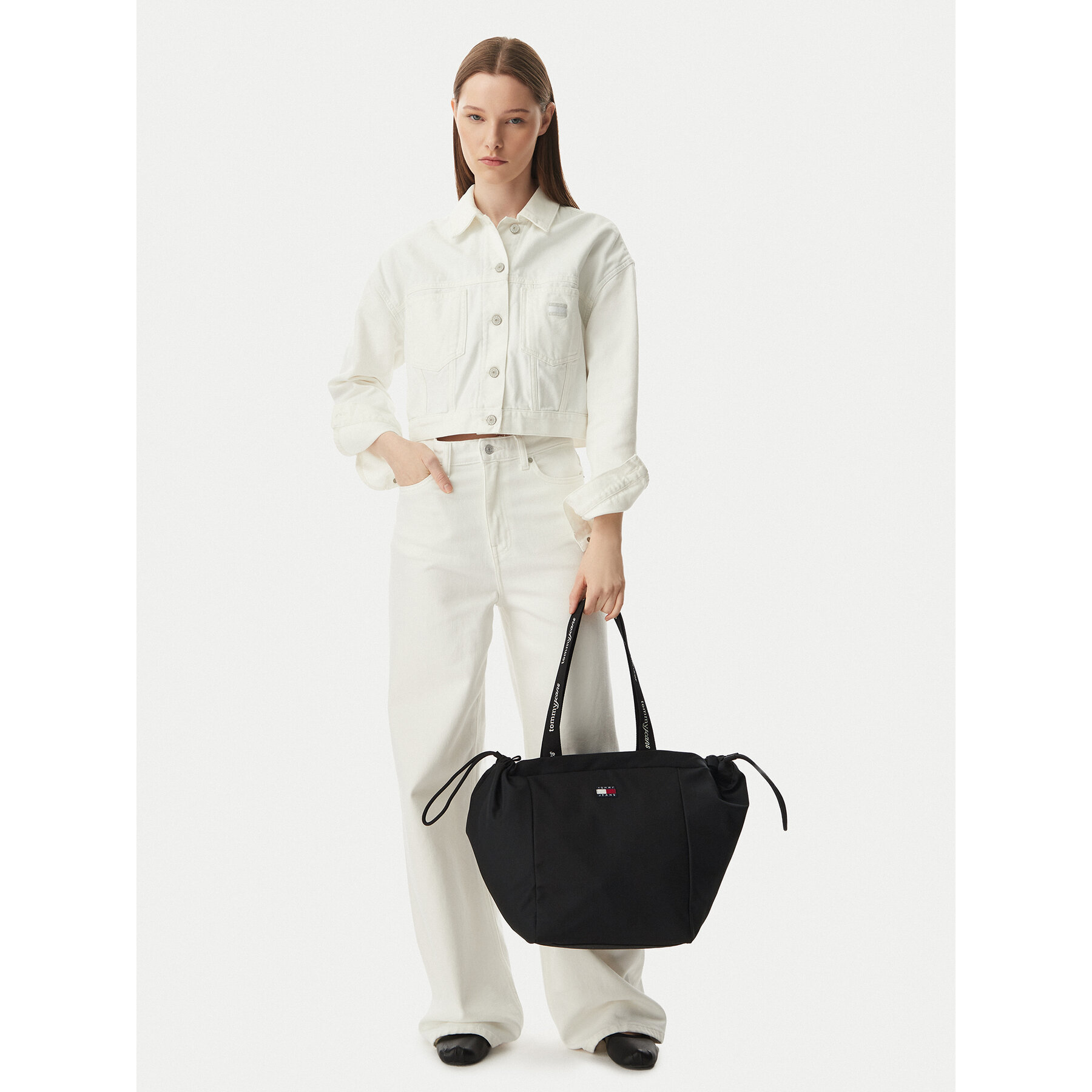Дамска чанта Tommy Jeans Tjw Ess Daily Tote AW0AW18771 Черен
