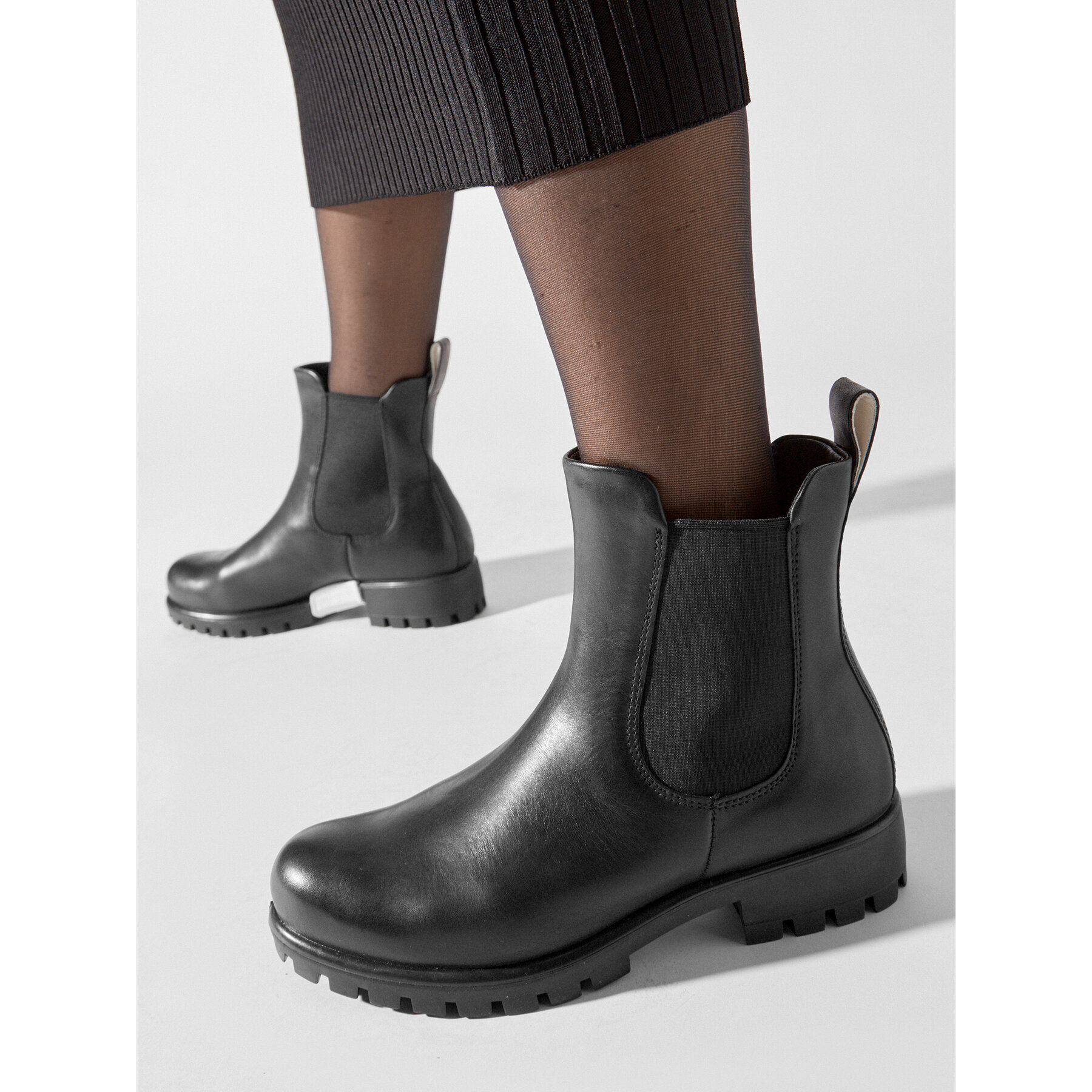 Členková obuv s elastickým prvkom ECCO Modtray W 49002301001 Čierna