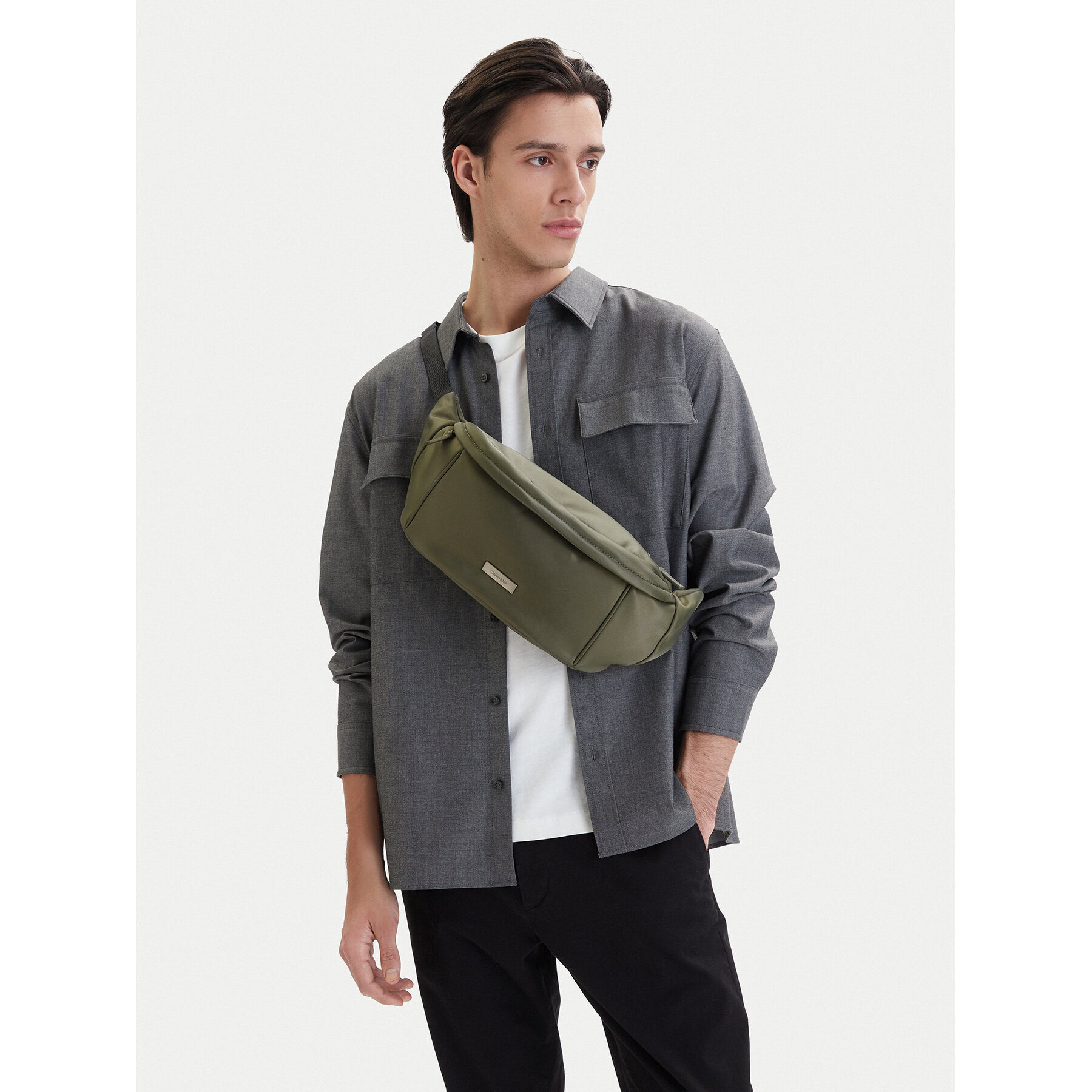 Чанта за кръст﻿ Calvin Klein Sleek Waistbag Sling LV04D3148G Зелен