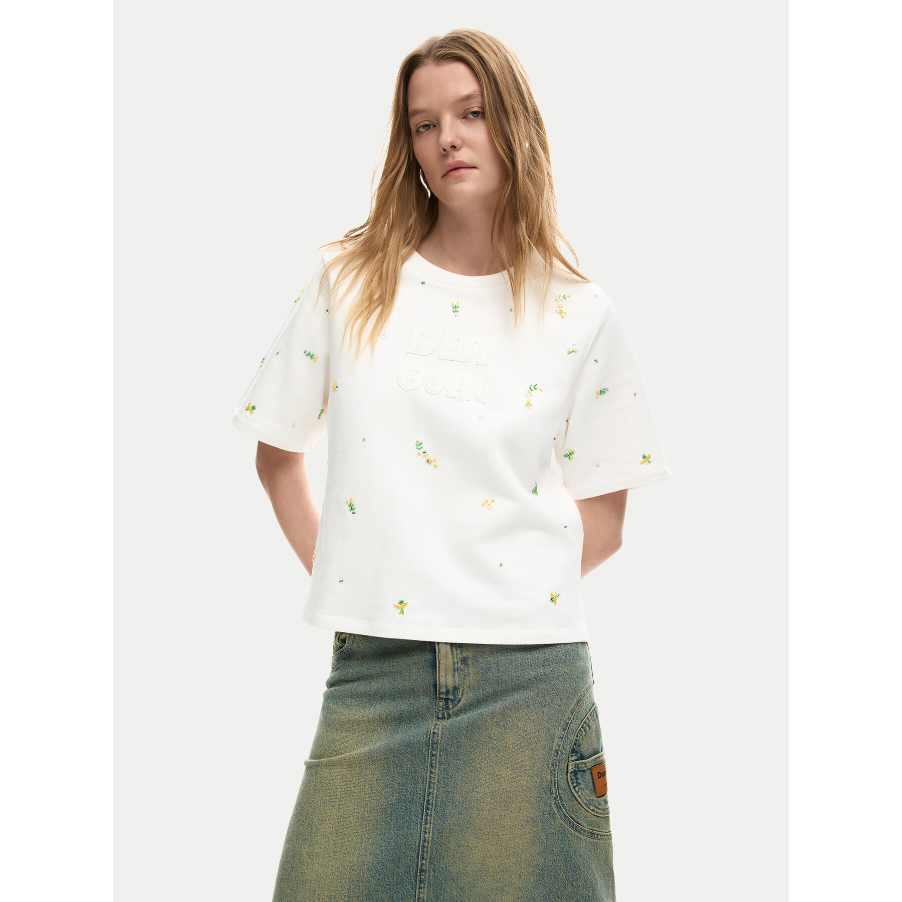 Desigual T-Shirt Oporto 26SWTK09 Écru Regular Fit