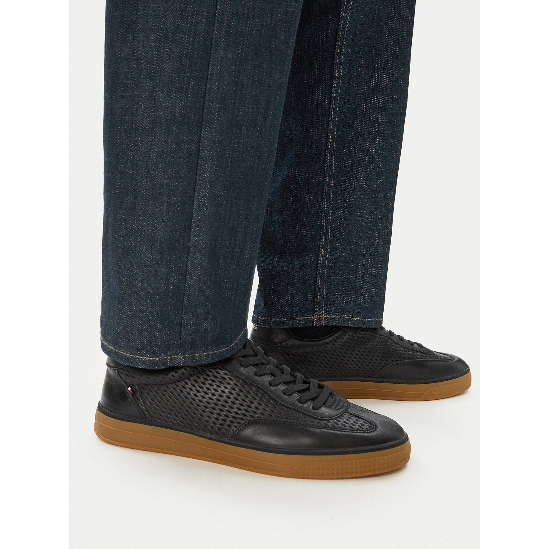 Sneakersy Tommy Hilfiger Lo Lux Cut Out FM0FM05926 Čierna
