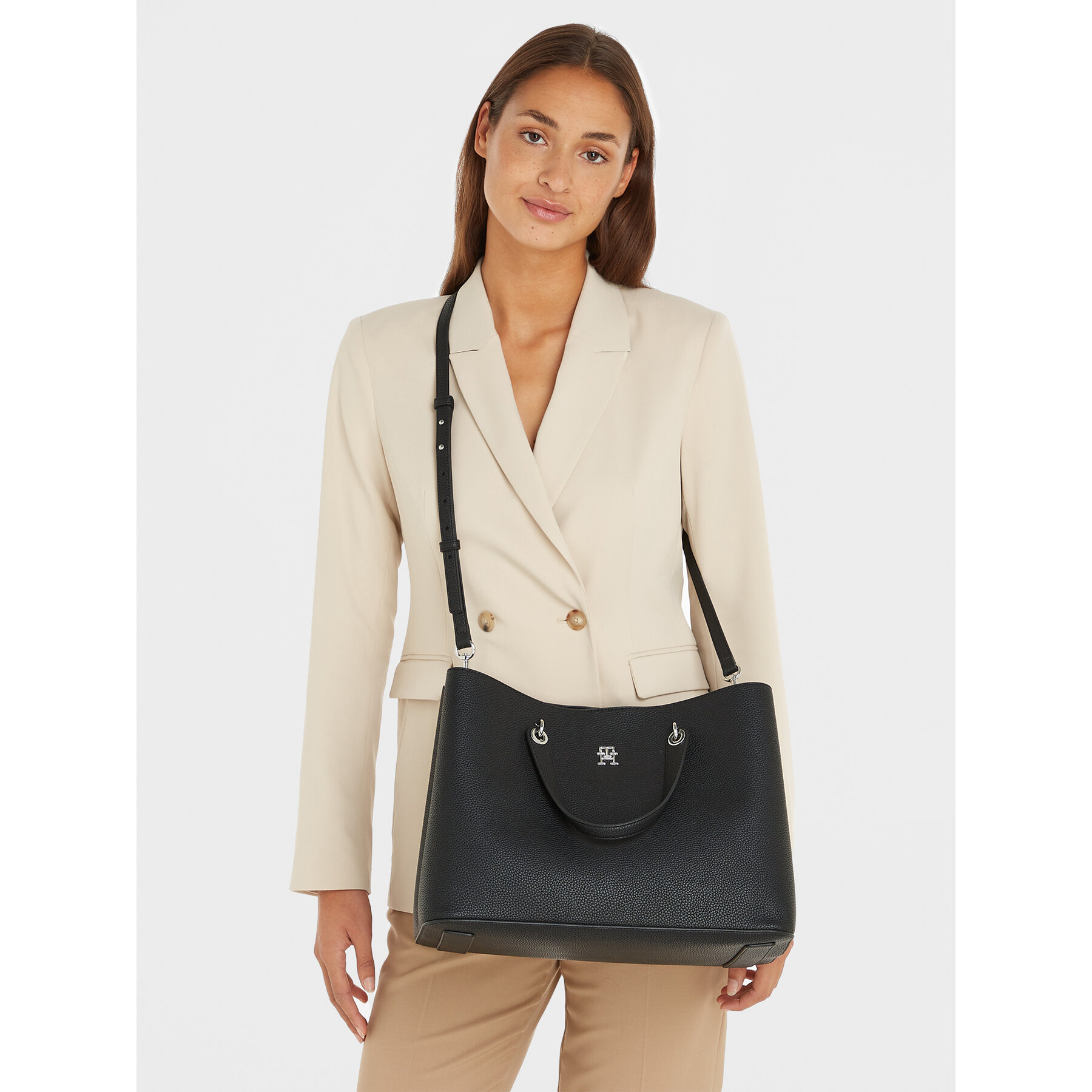 Geantă Tommy Hilfiger Th Emblem Satchel AW0AW15177 Negru