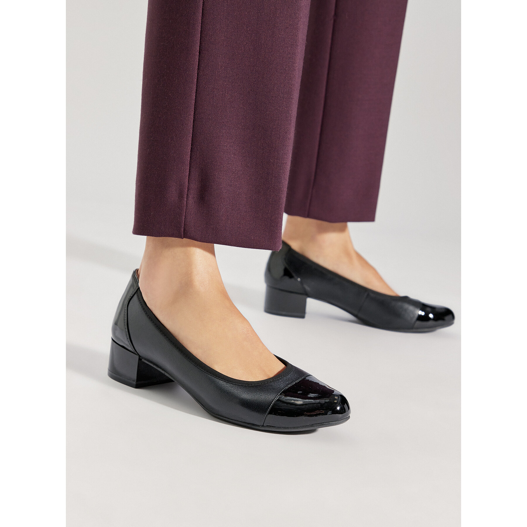 Salonarji Caprice 9-22500-42 Črna