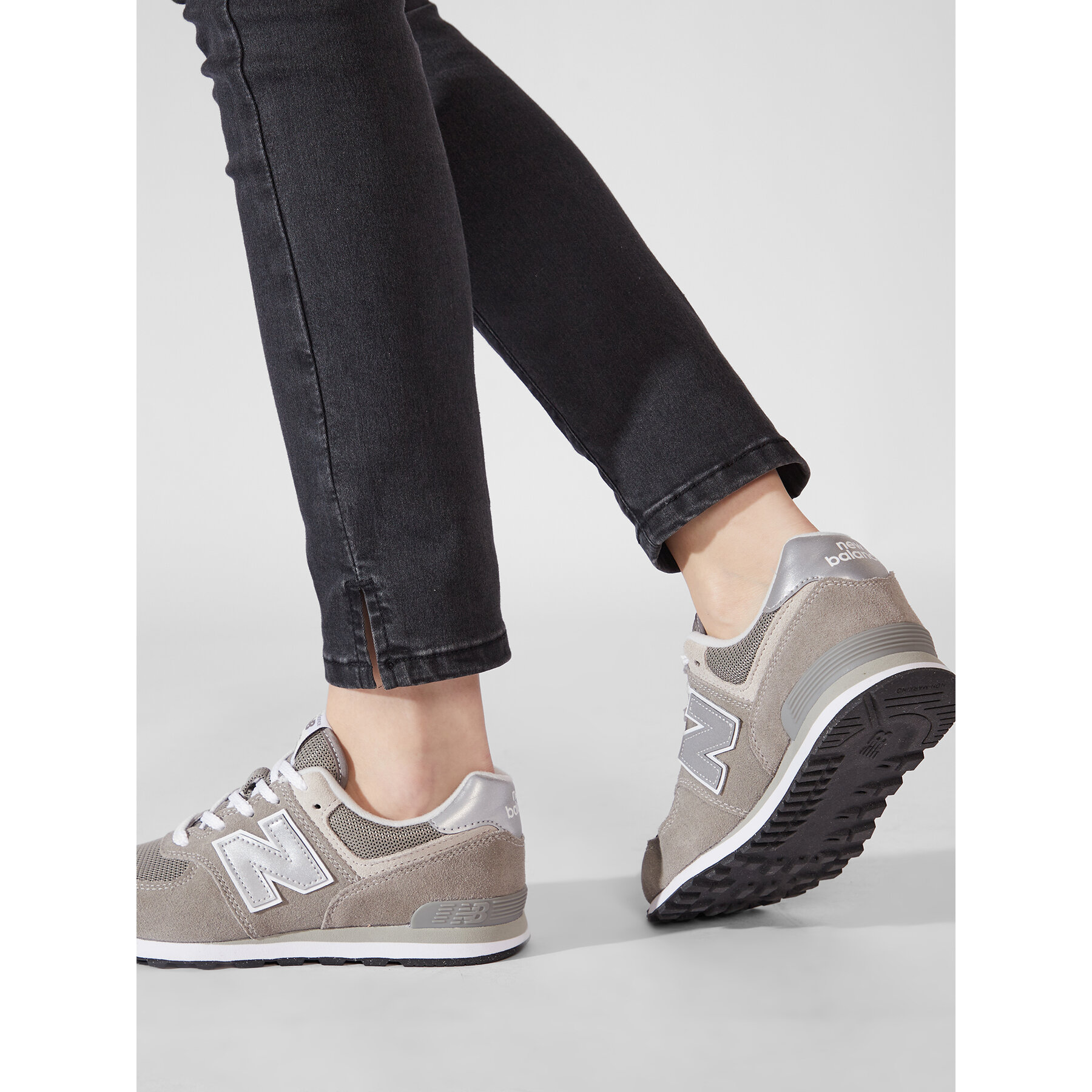 Superge New Balance GC574EVG Siva