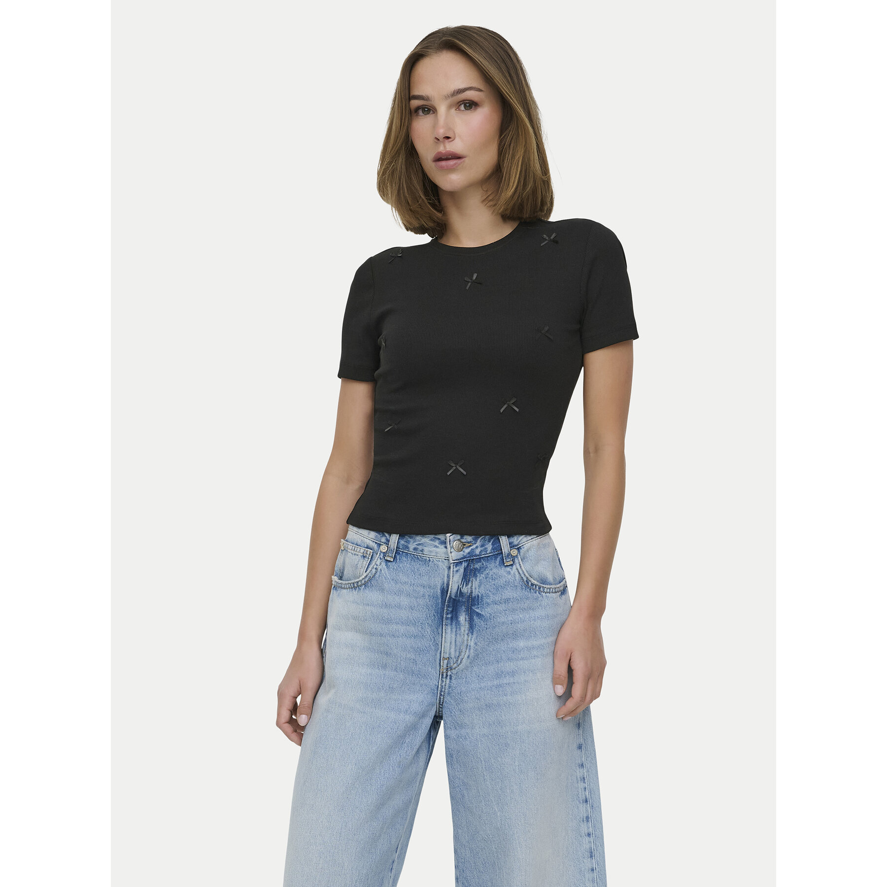 ONLY T-shirt Femke 15369336 Crna Slim Fit