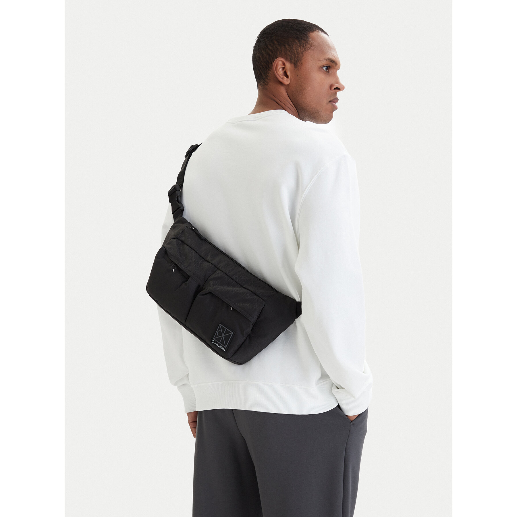 Torbica za okrog pasu﻿ Calvin Klein Utility Emblem Sling Waistbag LV04D3341G Črna