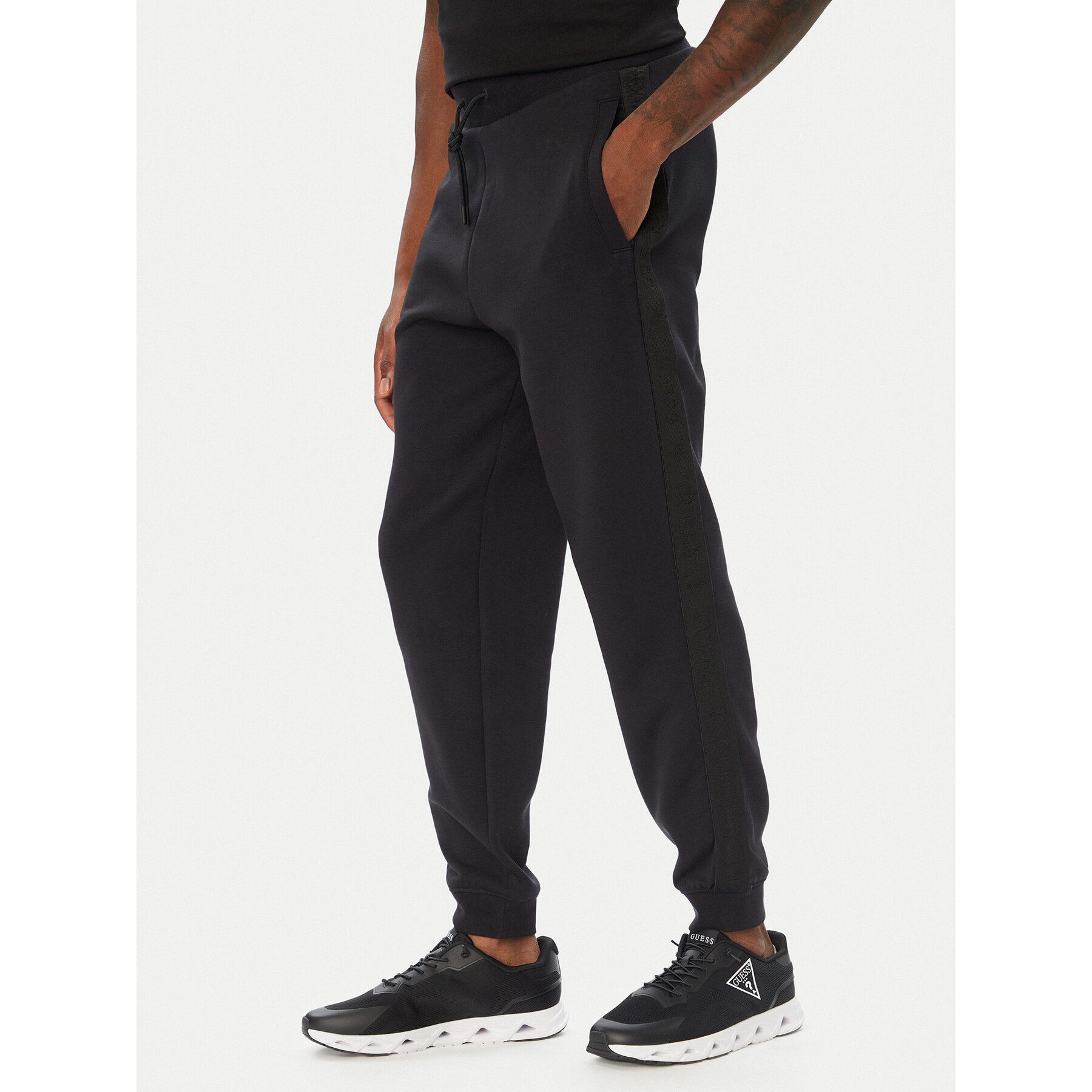 Guess Jogginghose Z6YB13 K4965 Schwarz Regular Fit