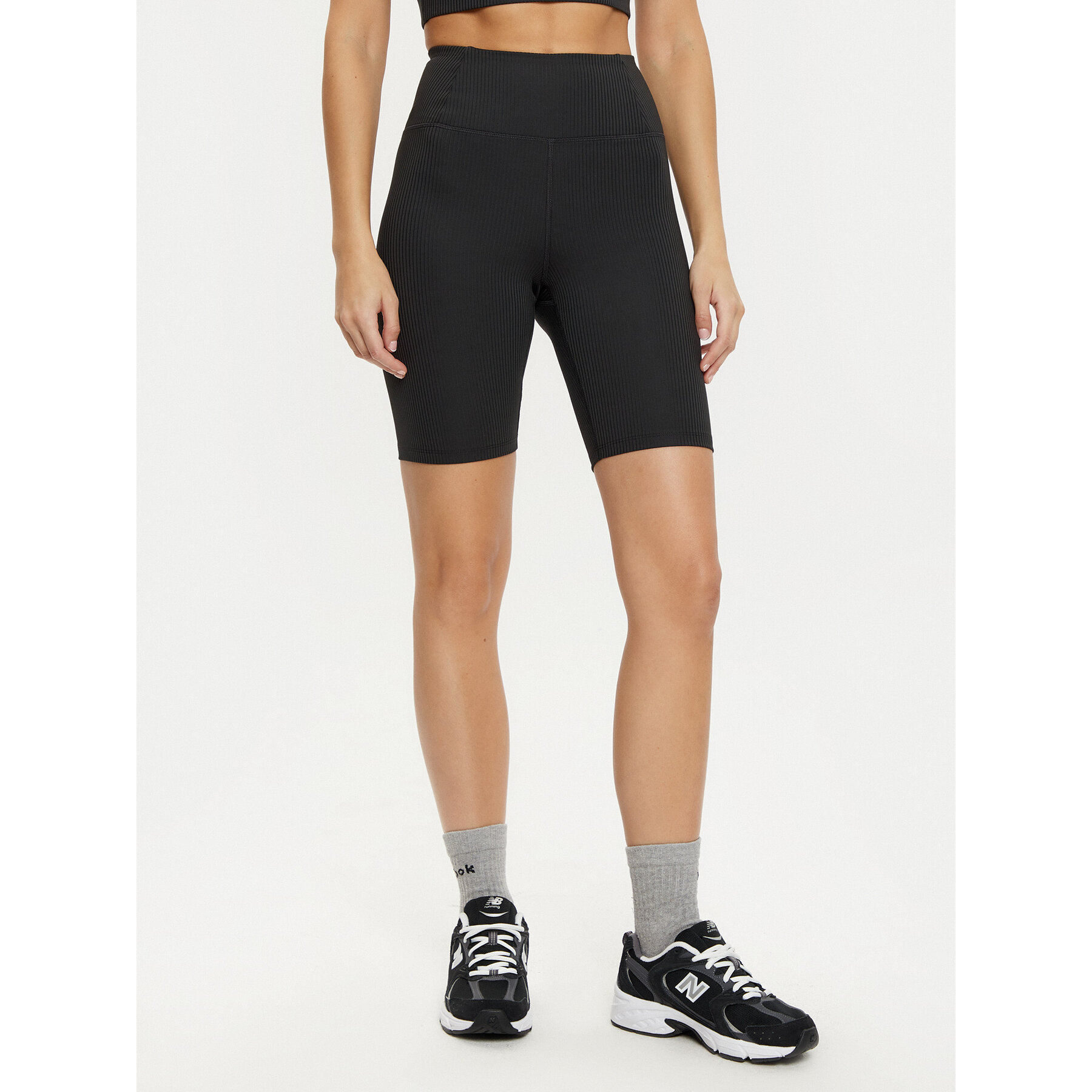 Girlfriend Collective Sportshorts 4035 Schwarz Slim Fit