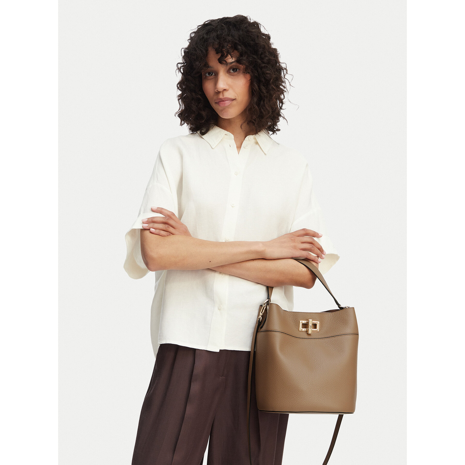 Torbica Furla Amelia M Bucket WB01953 HSF000 CN 4489S Smeđa