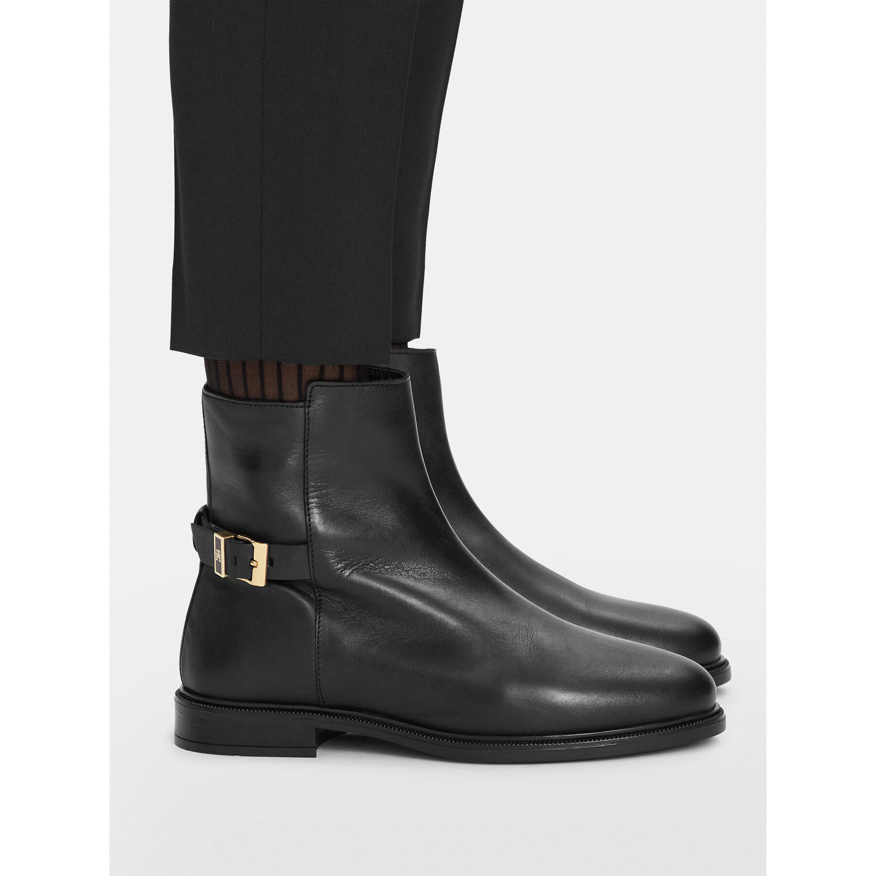 Botine Tommy Hilfiger Th Buckle Leather Ankle Boot FW0FW09486 Negru