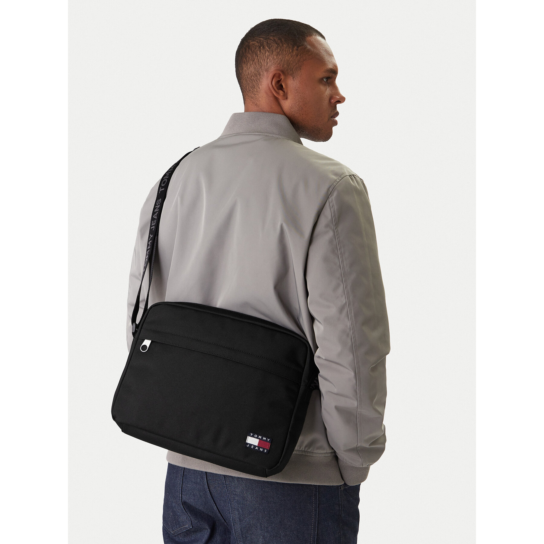 Torba za prenosnik Tommy Jeans Tjm Ess Daily Computer Bag AM0AM14075 Črna