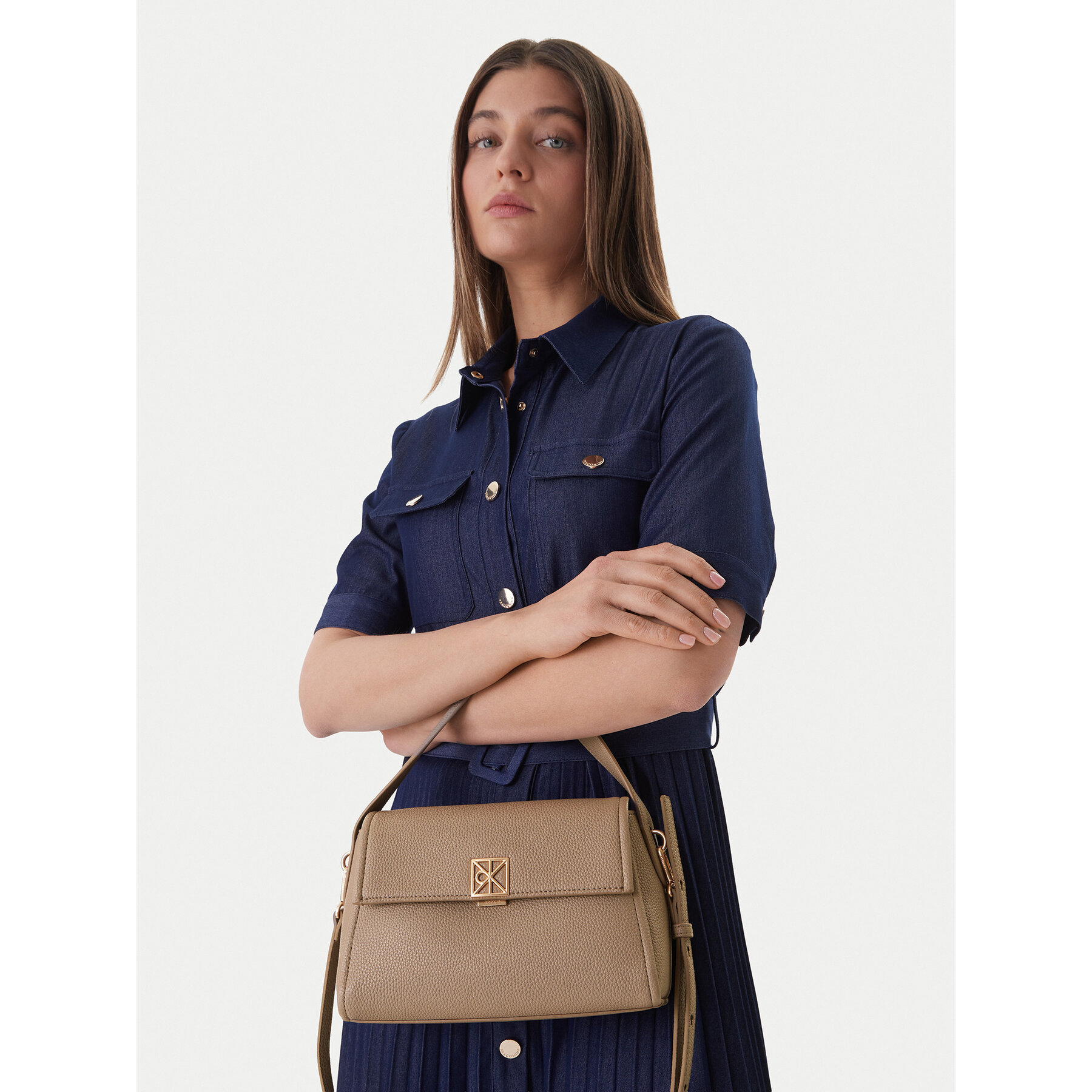 Táska Calvin Klein Emblem Hw Pebble Shoulder Bag 25 LV04F3425G Bézs