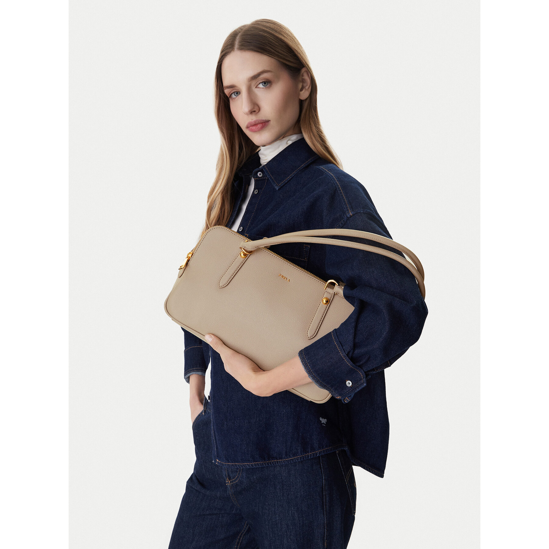 Дамска чанта Furla Giulia M WB01871 BX0460 CN 4488S Бежов