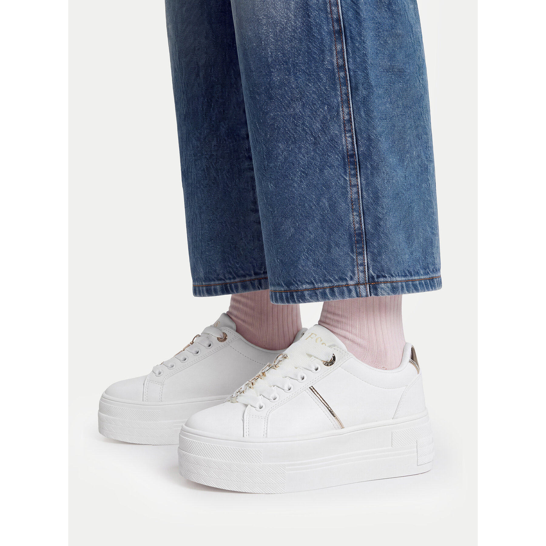 Sneakersy Guess CEO-VGG10AW2026 Biela