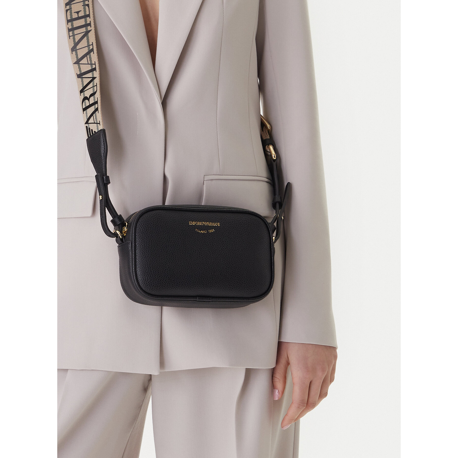 Geantă Emporio Armani EW000537 AF12103 MC032 Negru
