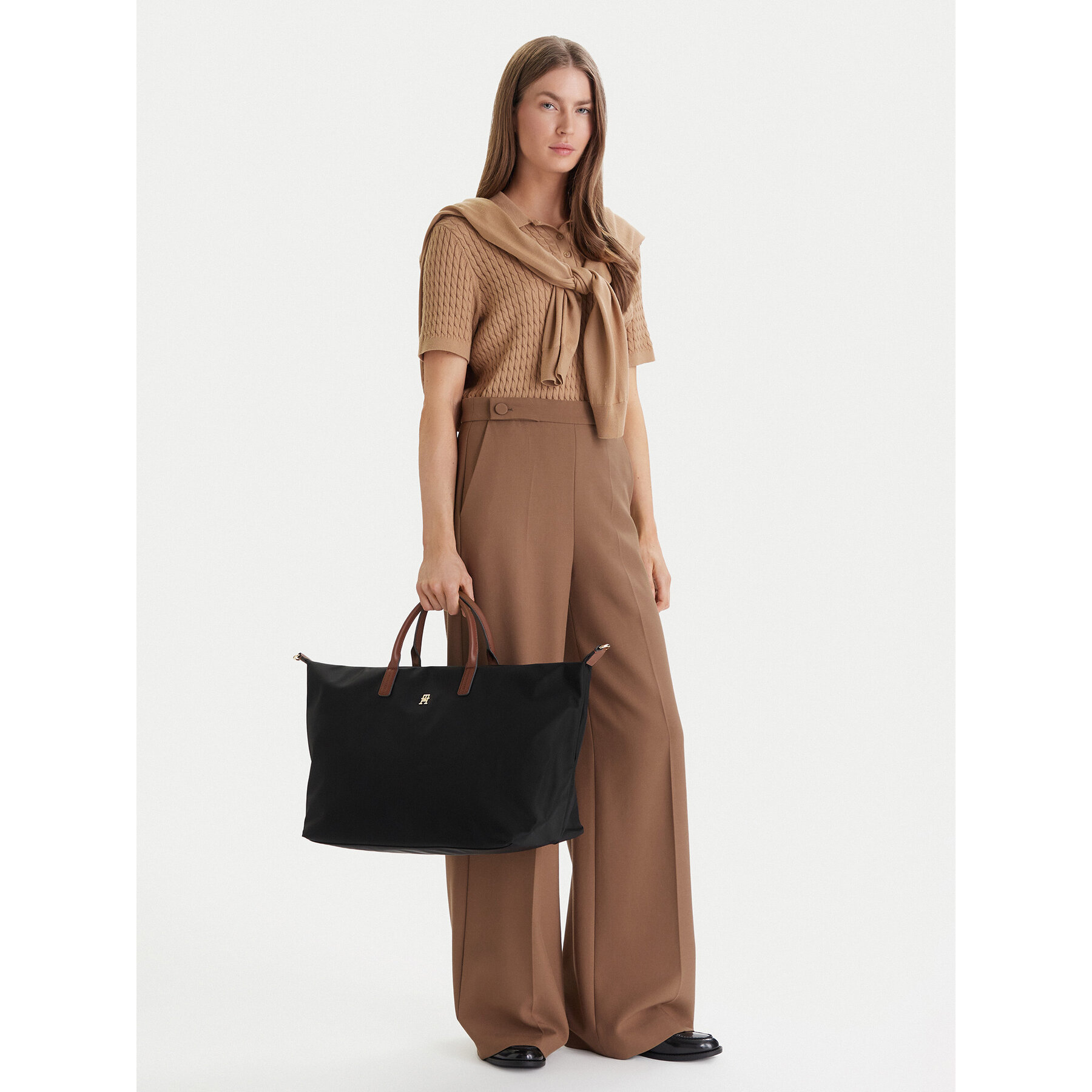 Geantă Tommy Hilfiger Pepette Weekender AW0AW18425 Negru