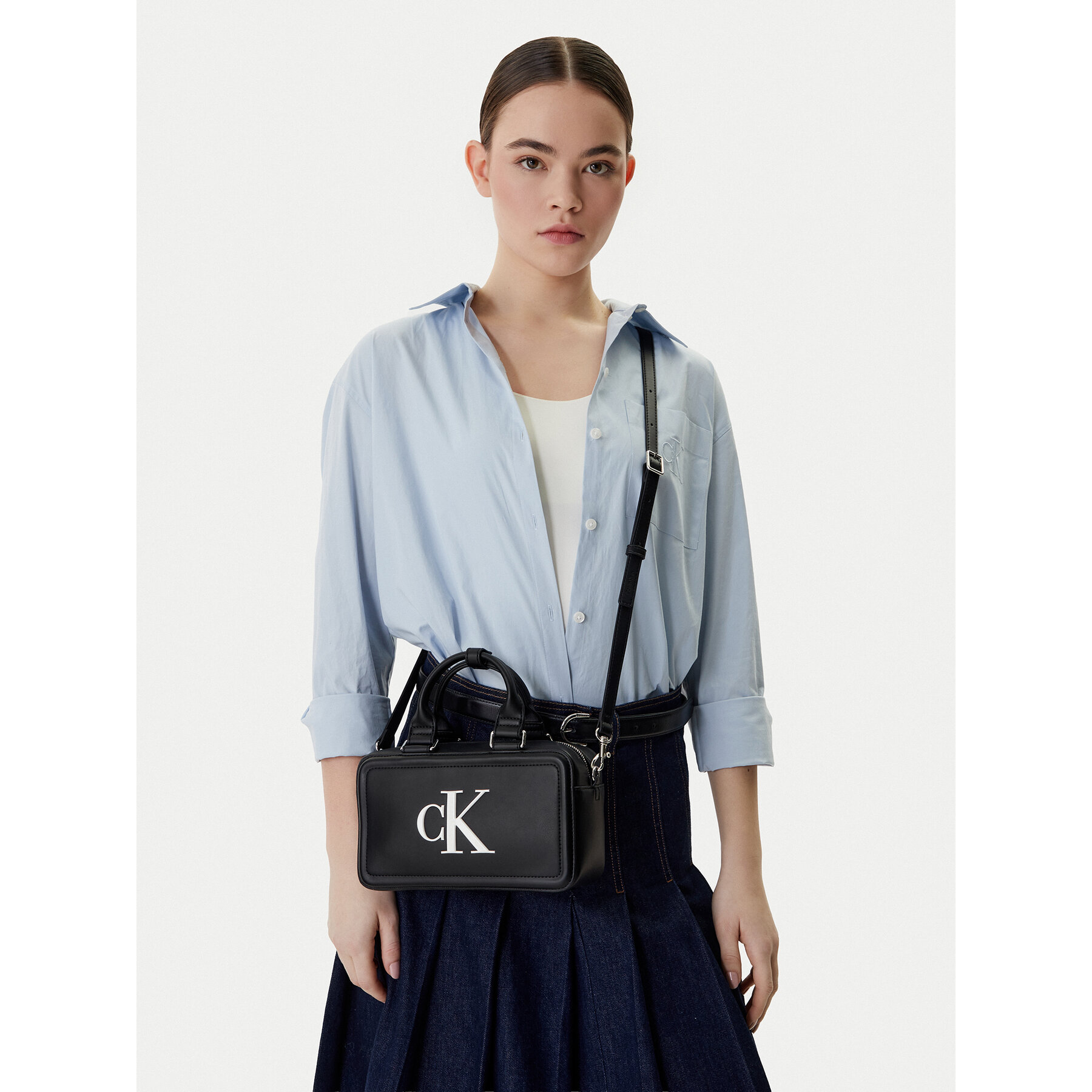 Torbica Calvin Klein Bold Ck Bauletto Crossbody LV04F3411G Crna