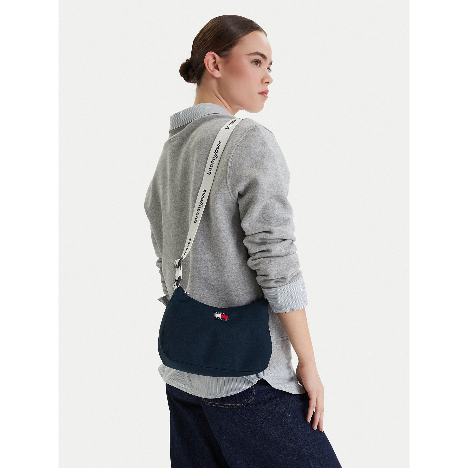 Kabelka Tommy Jeans Tjw Ess Daily Shoulder Bag AW0AW18463 Tmavomodrá