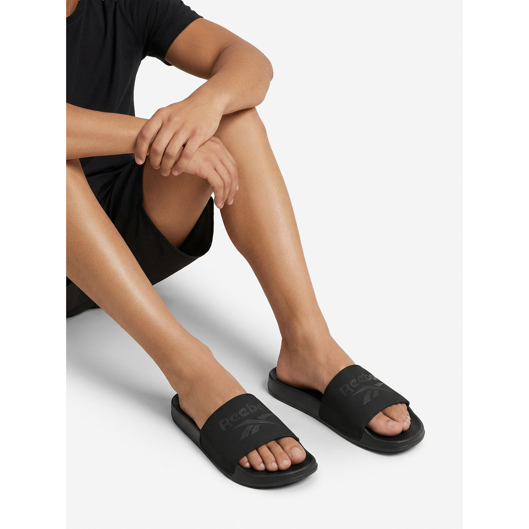 Iešļūcenes Reebok CEOWB-SS25-3C069-2 Melns