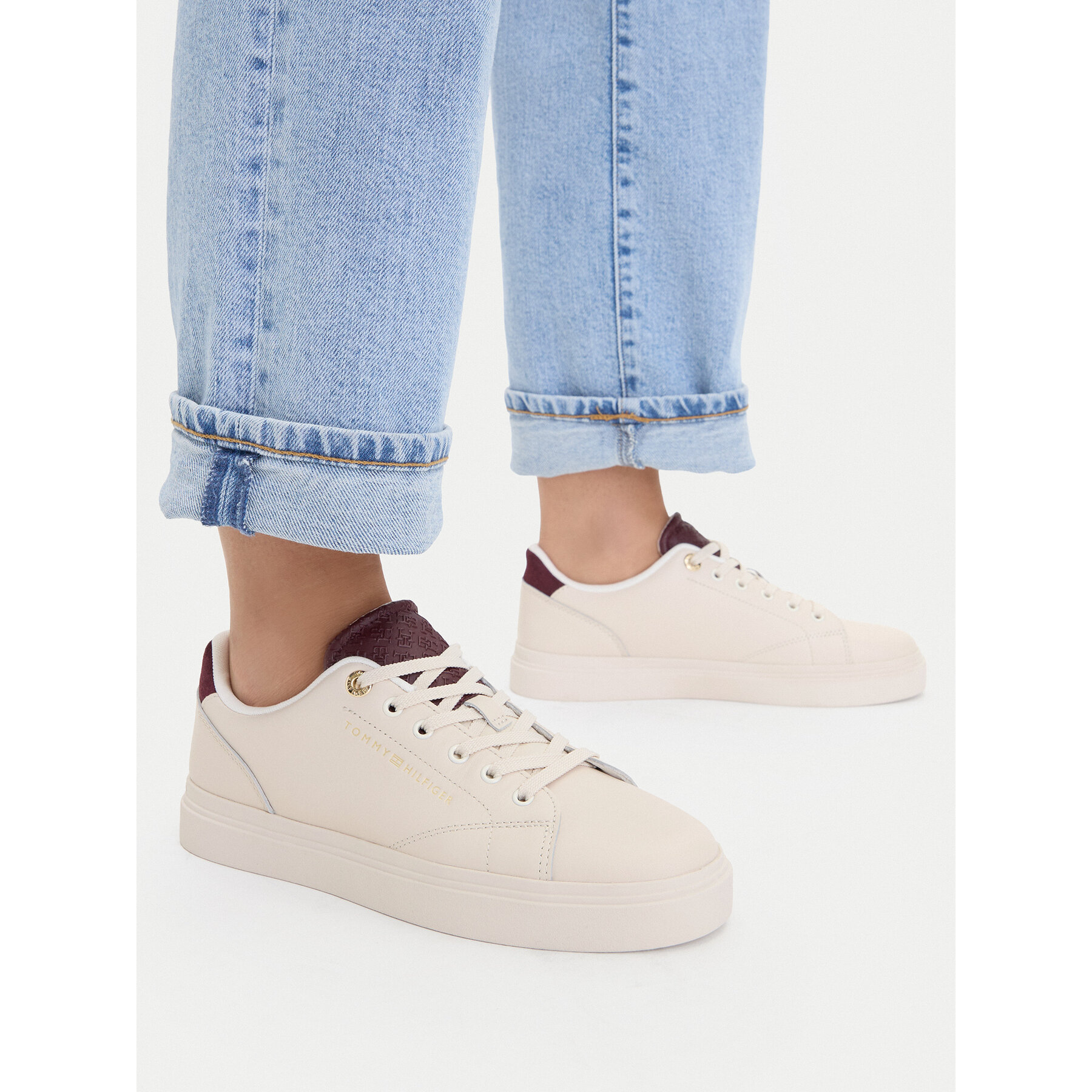 Sneakersy Tommy Hilfiger Th Feminine Cupsole Monogram FW0FW09606 Krémová