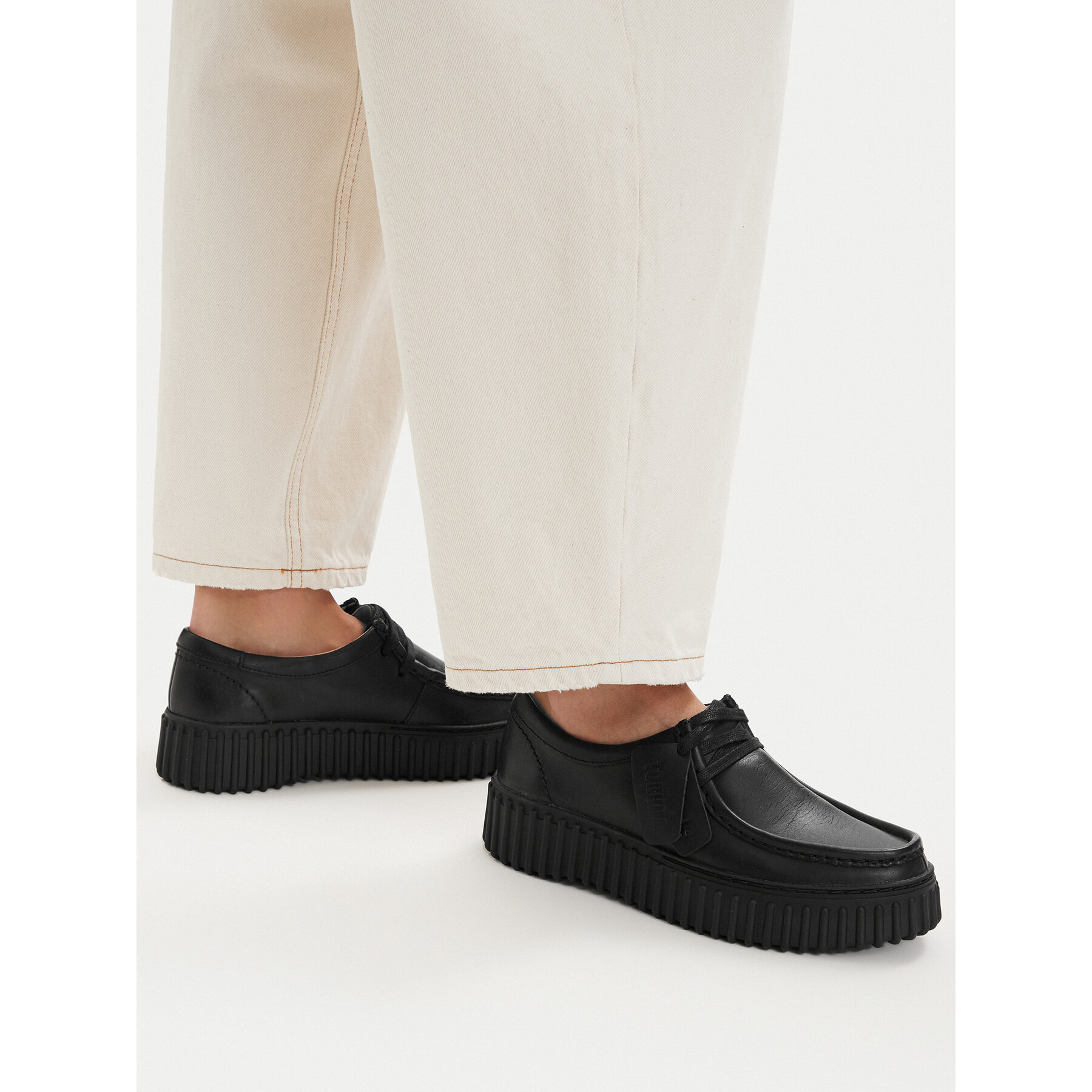 Poltopánky Clarks Torhill Bee 26186665 Čierna