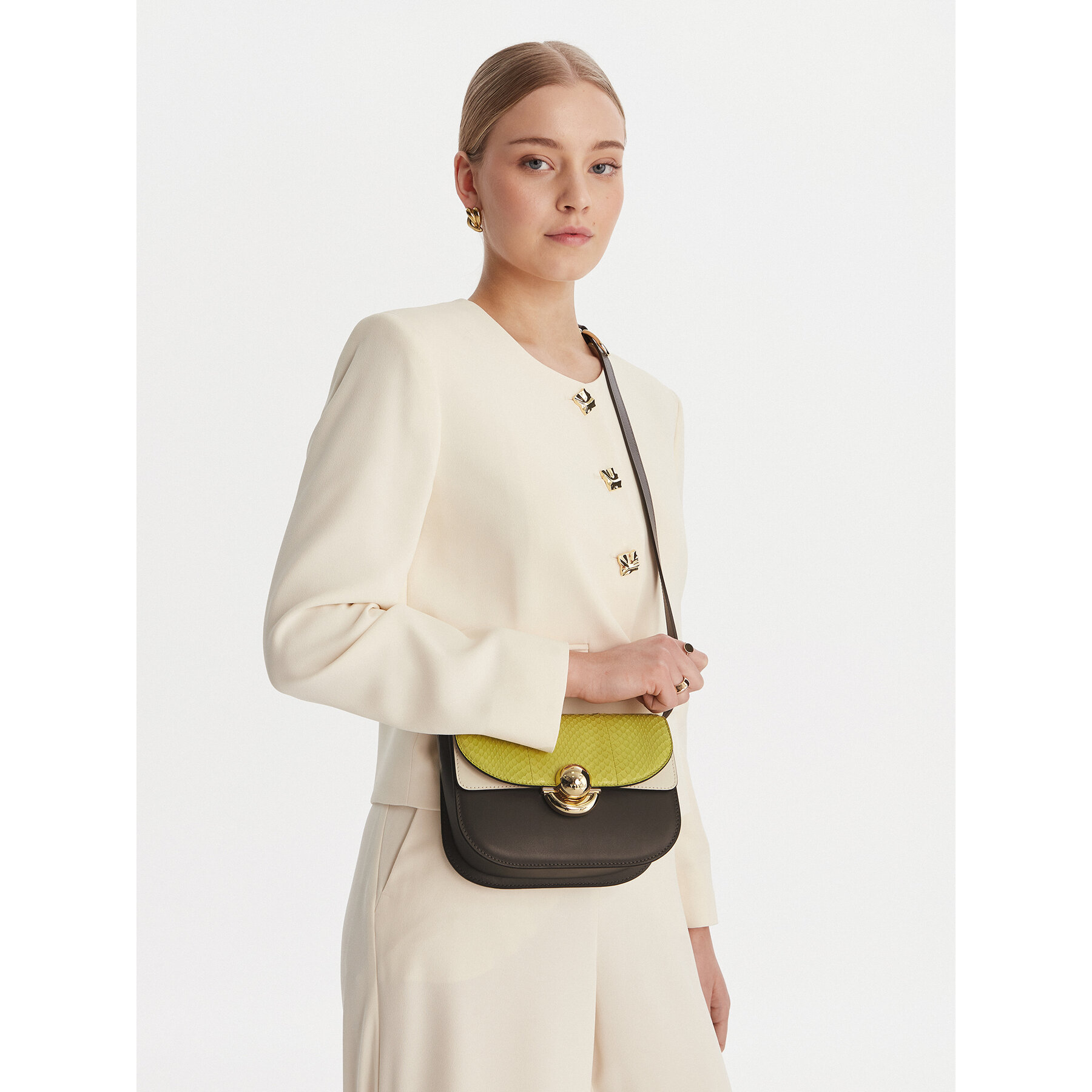 Ročna torba Furla Sfera Mini WB01737 BX4280 IT 4498S Rumena