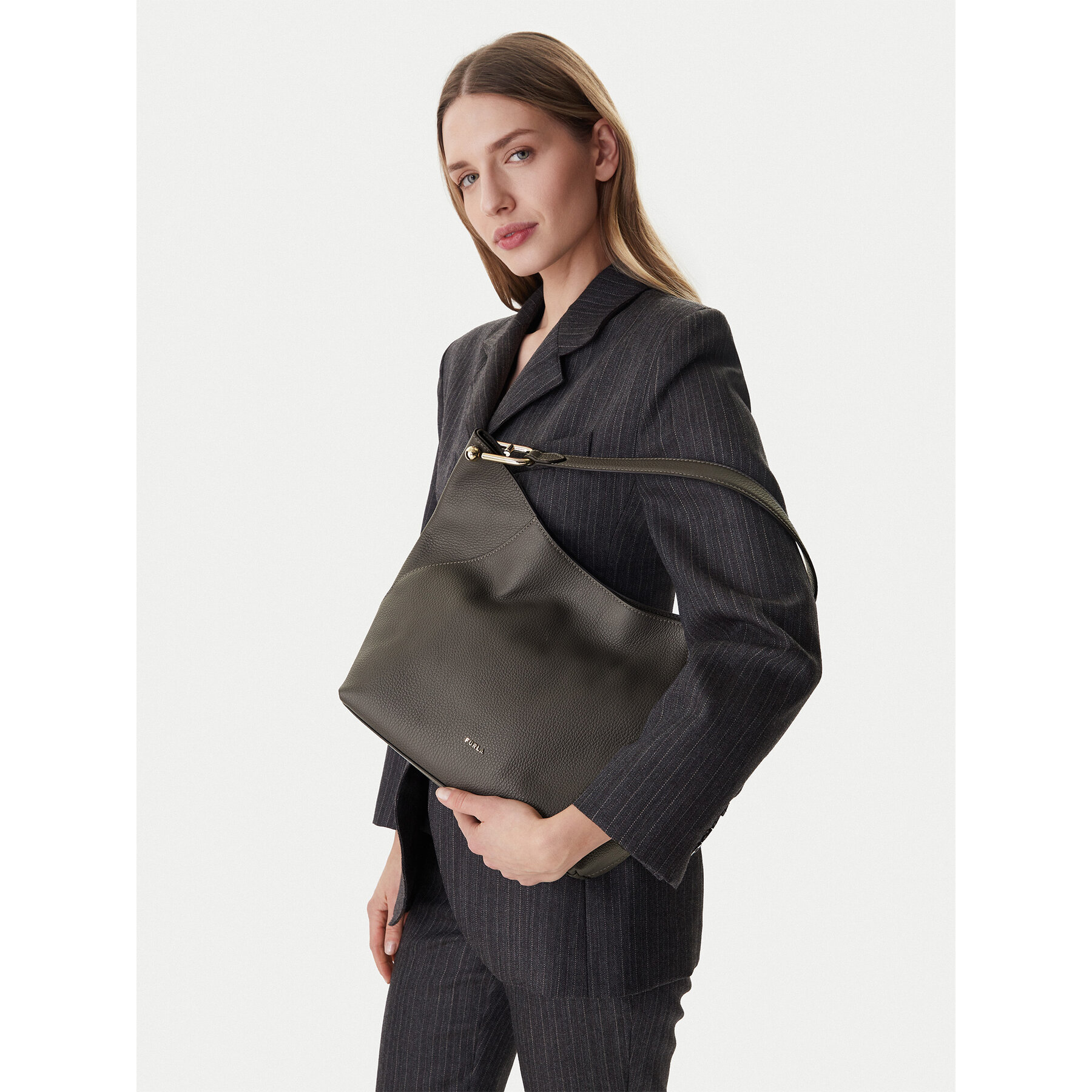 Ročna torba Furla Lara M WB01900 HSF000 IT 4283S Siva