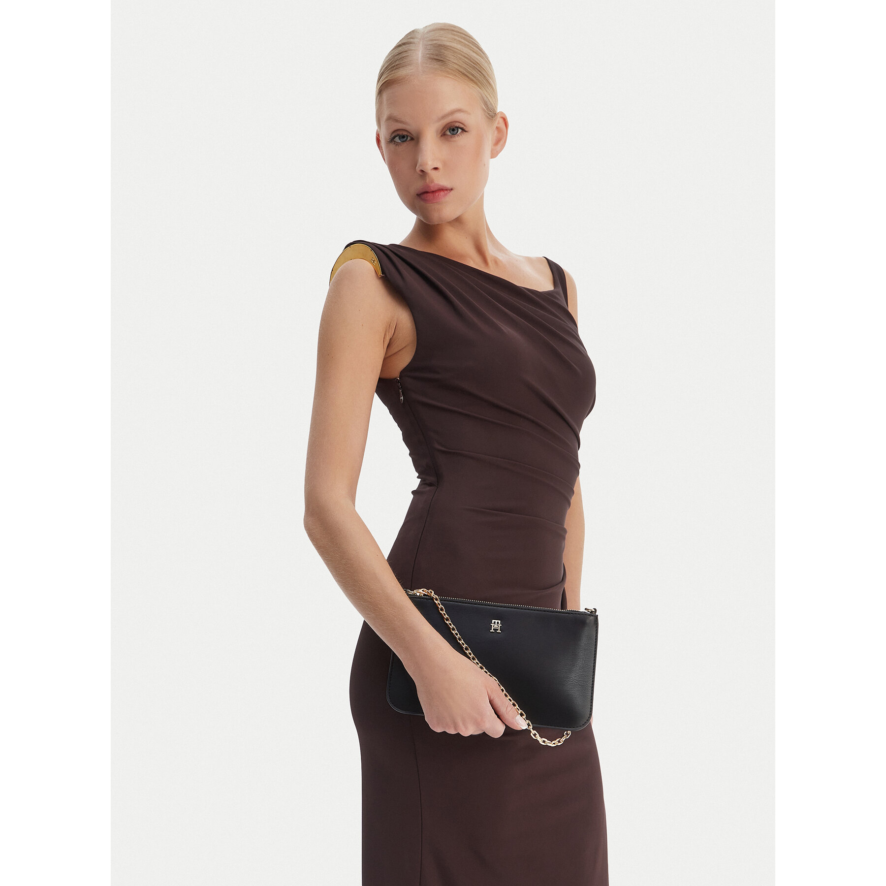 Ročna torba Tommy Hilfiger Th Icon Chain Shoulder Pouch AW0AW18298 Črna