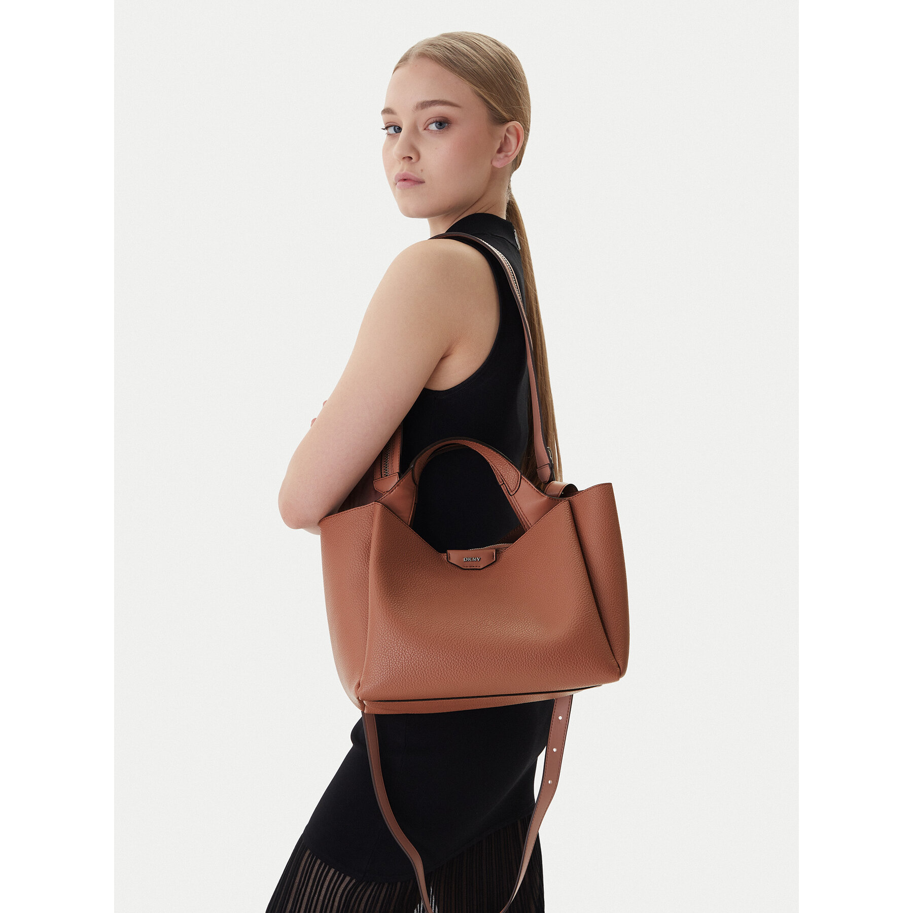 Geantă DKNY R43DYG33 Maro