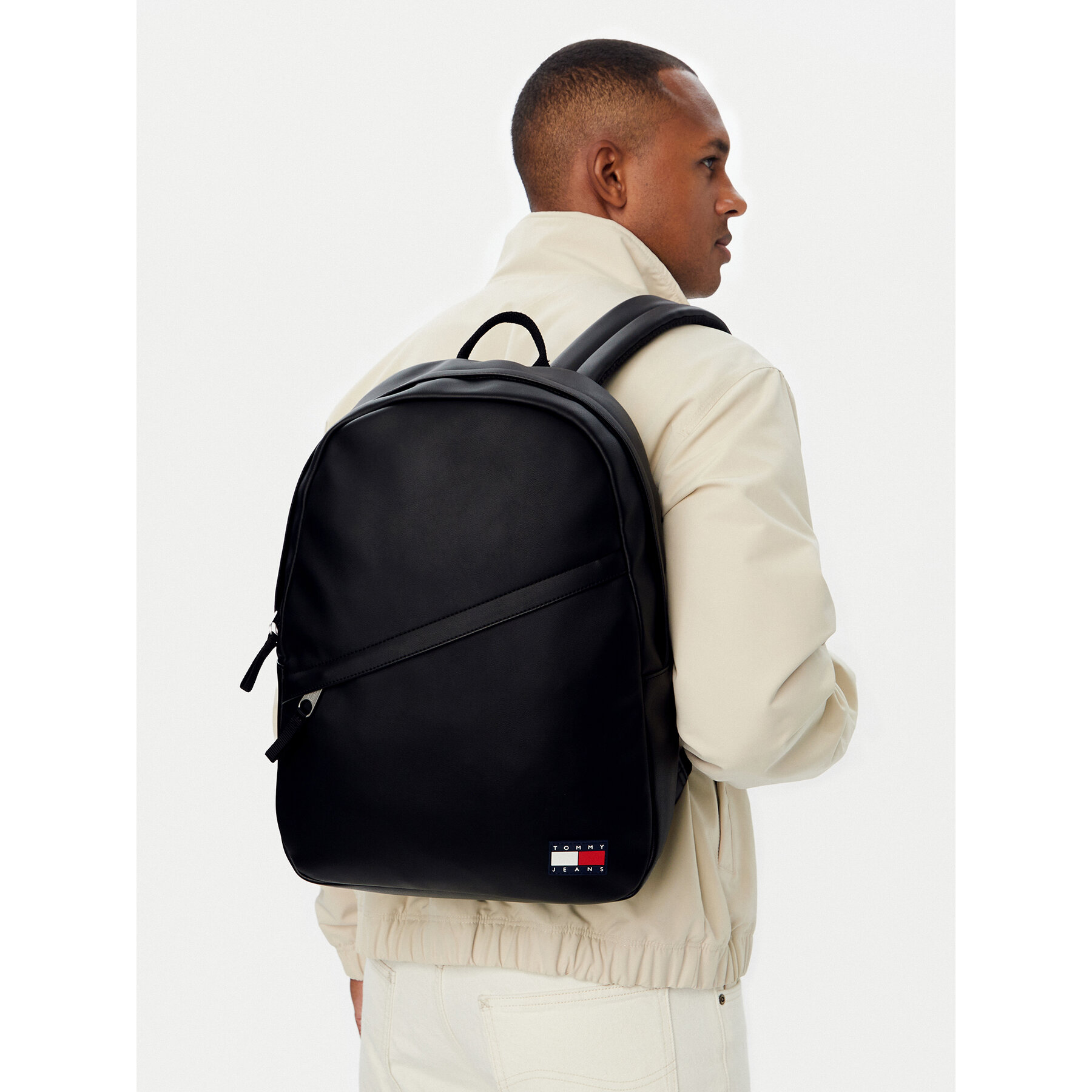 Nahrbtnik Tommy Jeans Tjm Daily Pu Backpack AM0AM14620 Črna