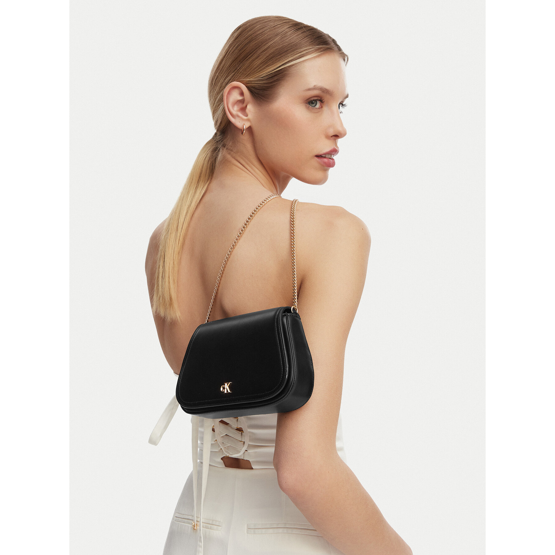 Kabelka Calvin Klein Ck Curved Wallet On Chain LV04F1153G Čierna