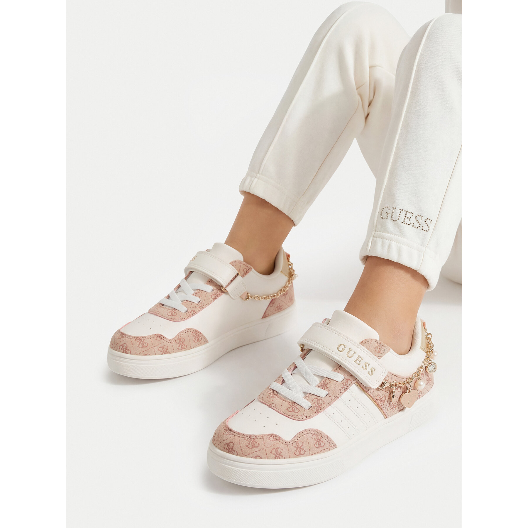 Sneakers Guess CEO-25KC1001 Alb