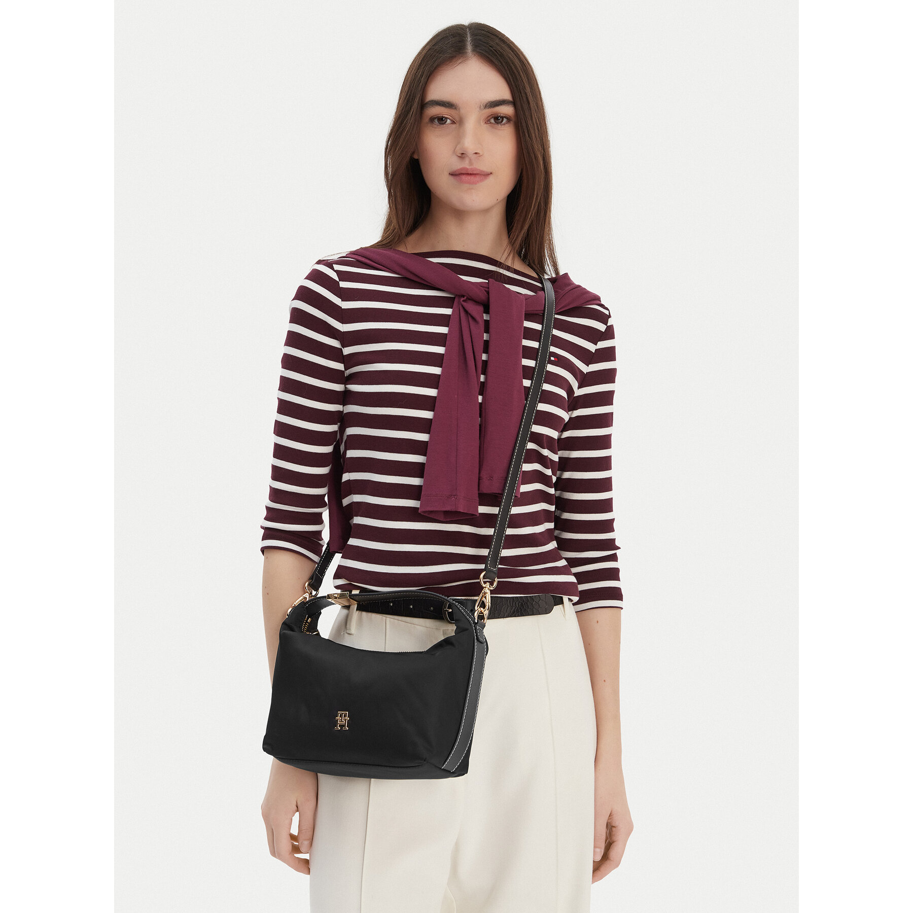 Ročna torba Tommy Hilfiger Th Go Crossover Nylon AW0AW18164 Črna