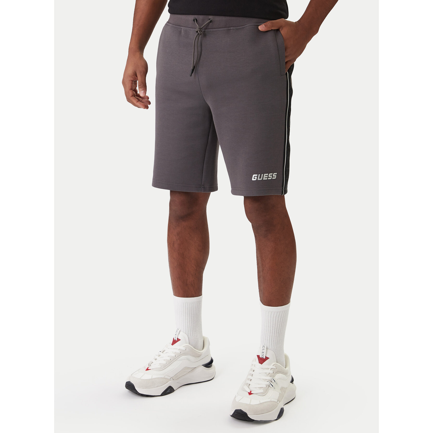 Guess Stoffshorts Z4RD04 KB3P2 Grau Regular Fit