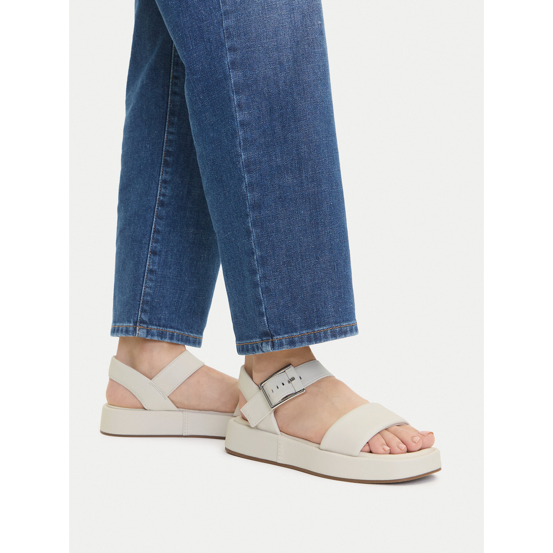 Sandále Clarks Alda Strap 26176258 Biela