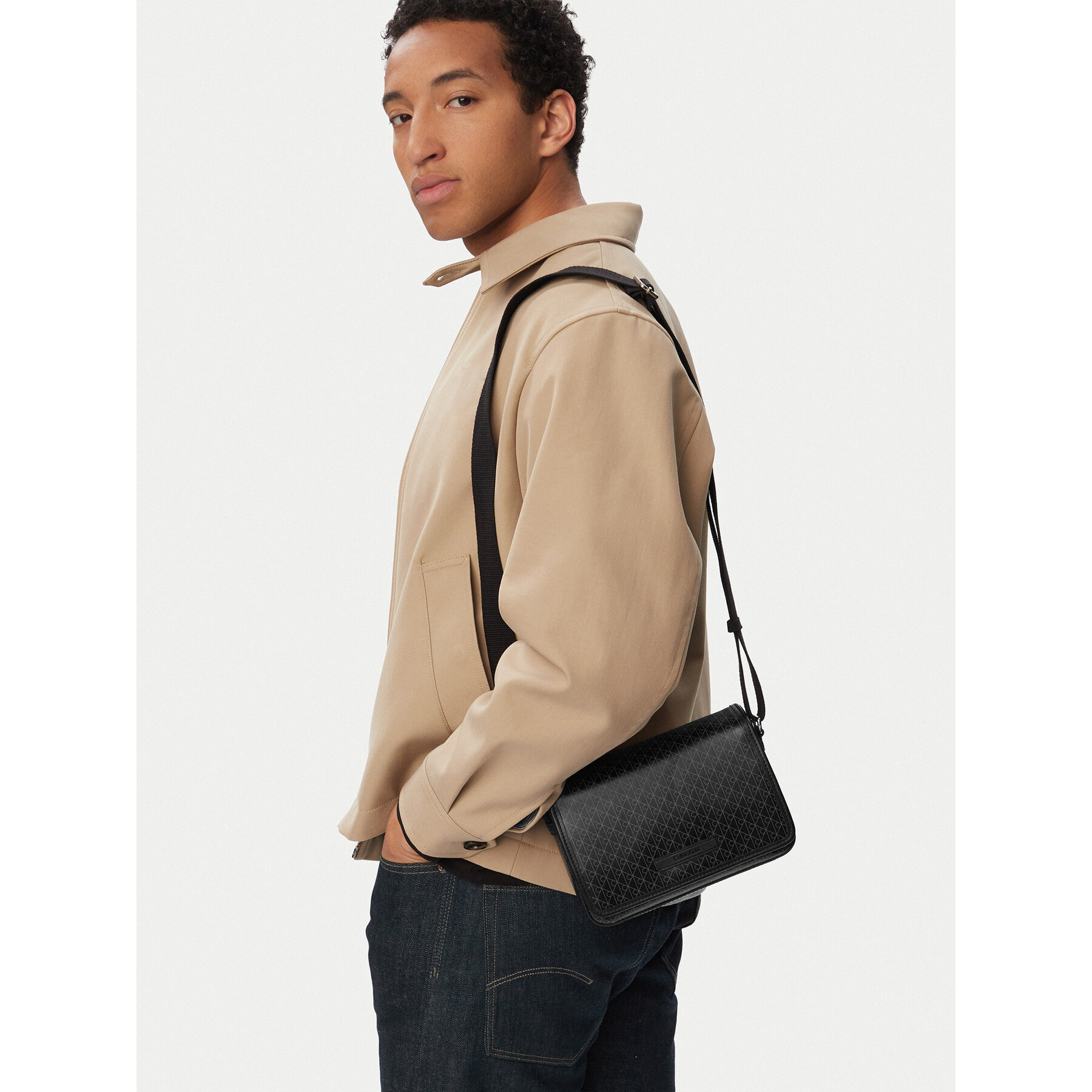 Мъжка чантичка Calvin Klein Emblem Aop Coated Small Flap Mes LV04D3396G Черен