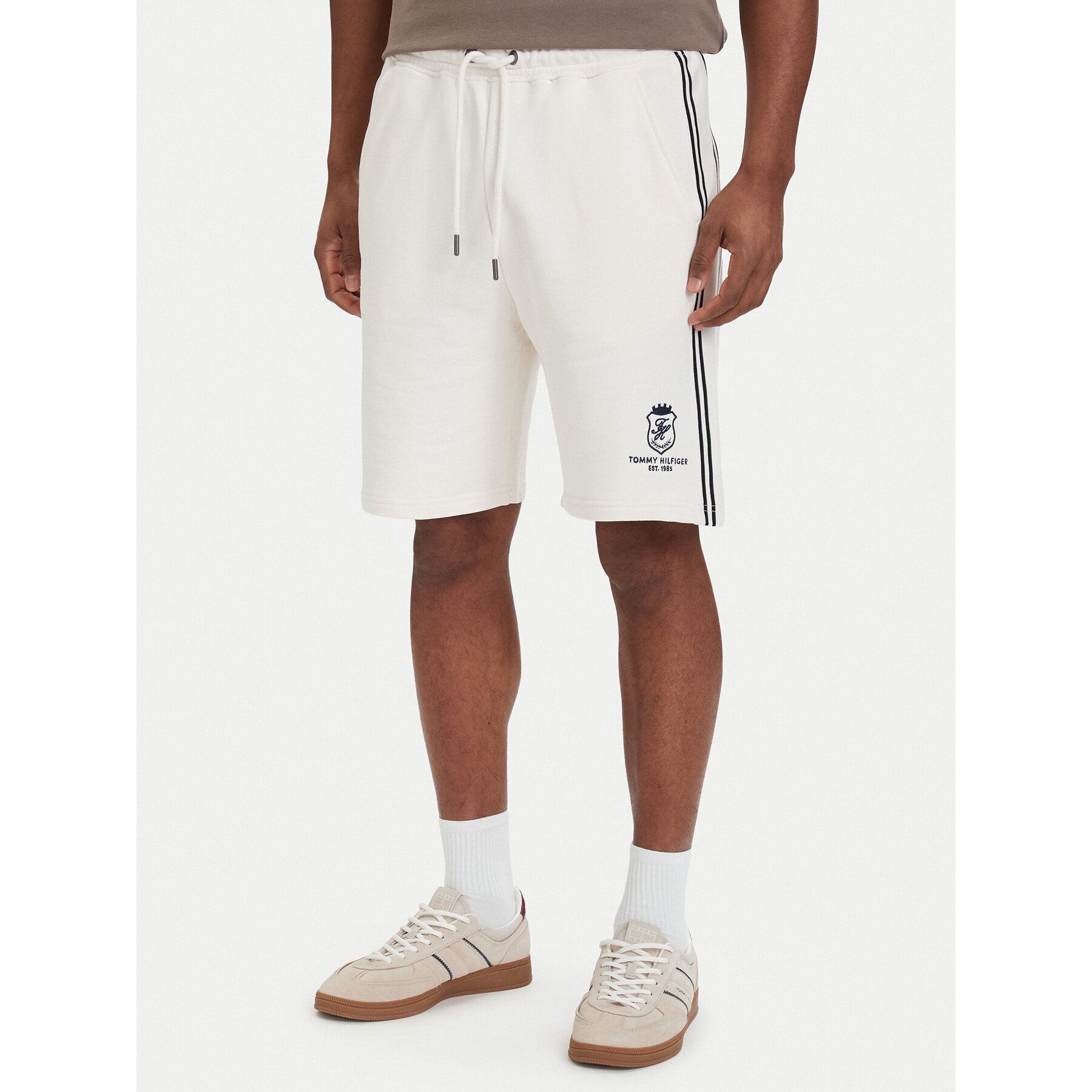 Tommy Hilfiger Sportshorts Crest Embroidery MW0MW42878 Hellbeige Relaxed Fit